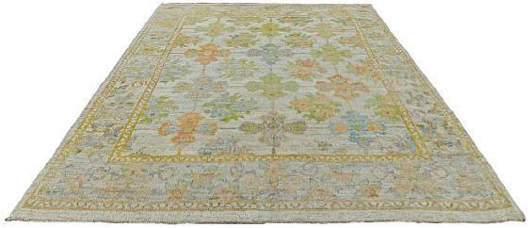 Entdecken Sie die Eleganz der Afghanistan Rose Collection mit den Area Rugs von Circa 1990. Dieses exklusive Design aus Wolle und BlauGrünElfenbeinRot eignet sich perfekt, um Ihren Raum zu verschönern.
