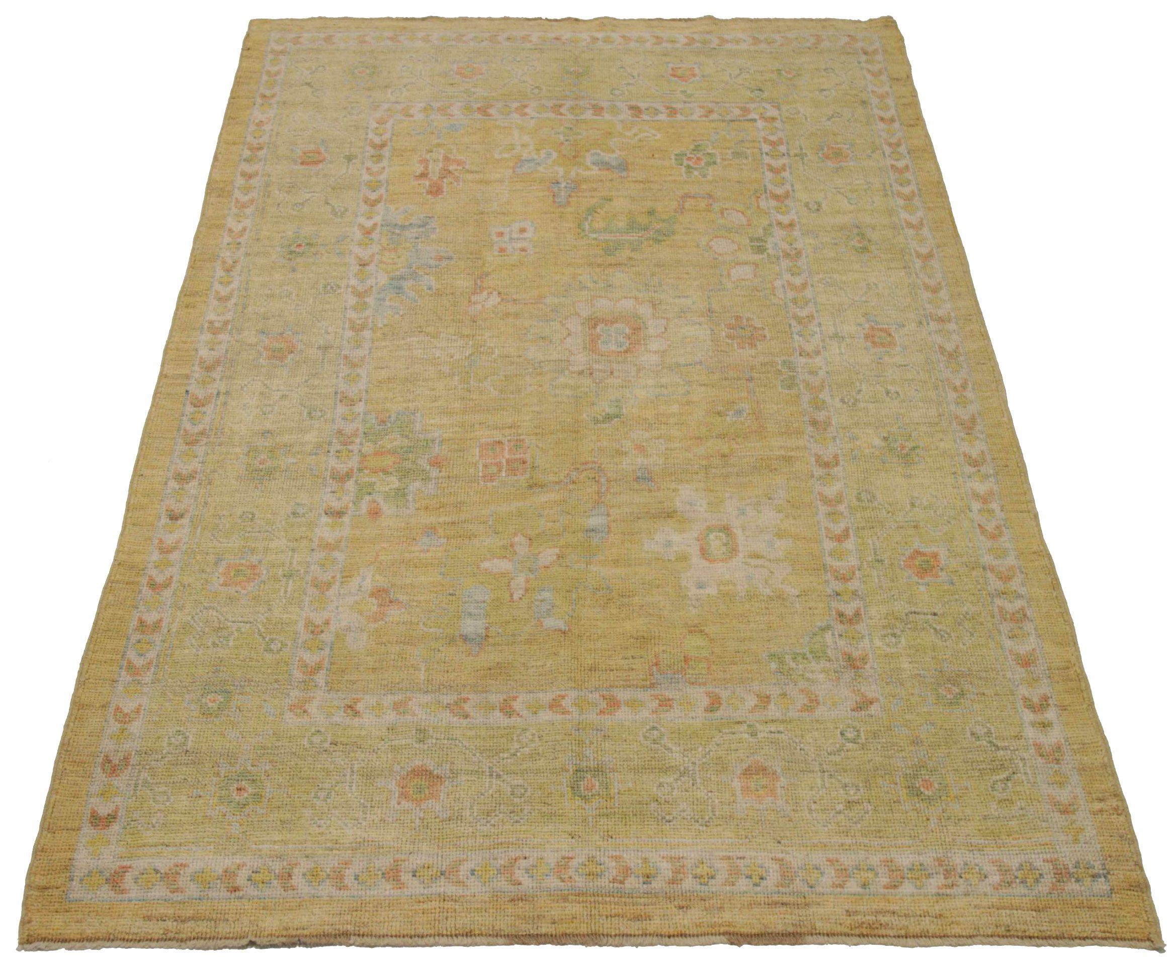Entdecken Sie die Eleganz der Afghanistan Rose Collection mit den Area Rugs von Circa 1990. Dieses exklusive Design aus Wolle und Grün-Elfenbein-Gelb ist die perfekte Ergänzung für Ihren Raum.