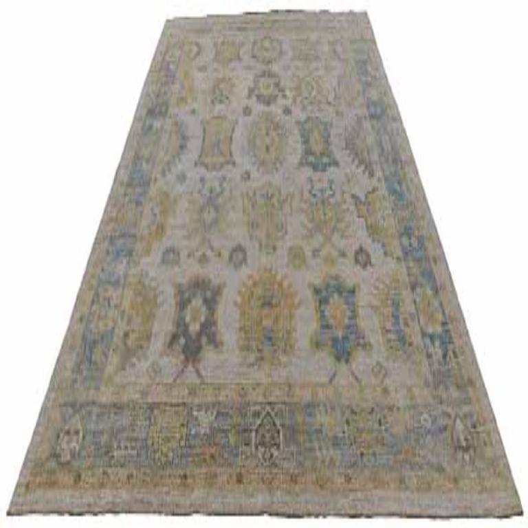 Découvrez l'élégance de la Collection Elegal d'Afghanistan, qui comprend des tapis de sol de la collection Circa 1990. Conçu avec de la laine et du Design/One, ce design exclusif est parfait pour mettre en valeur votre espace.