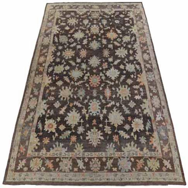 Entdecken Sie die Eleganz der Afghanistan Rose Collection mit dem Over Size Rug von CIRCA 1990. Dieses exklusive Design aus Wolle und Braun-Elfenbein-Rosa ist perfekt, um Ihren Raum zu verschönern.