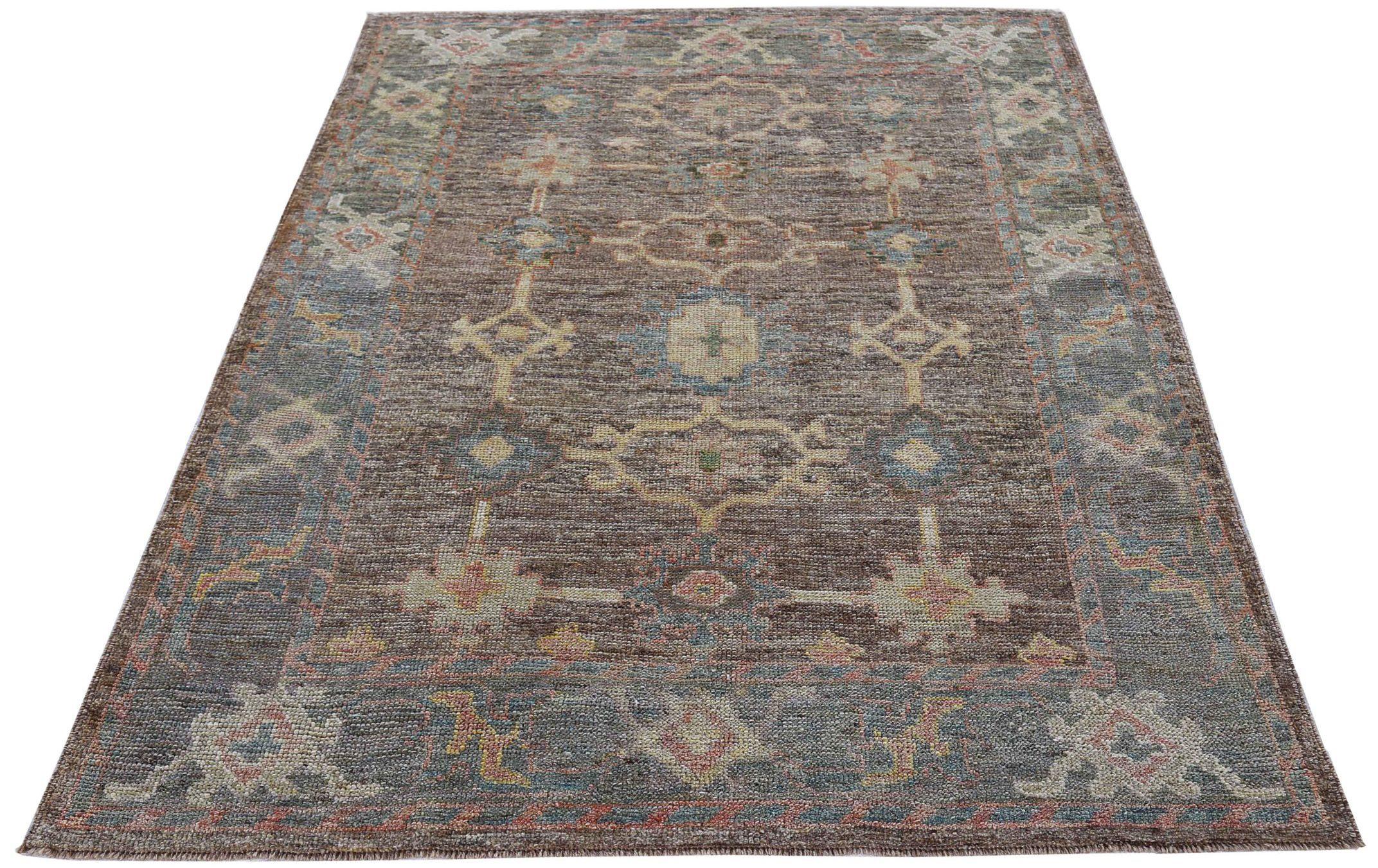 Descubre la elegancia de la Colección Rosa de Afganistán con la Alfombra Pequeña de Circa 1990. Diseñado con lana y azul-marrón-marfil, este diseño exclusivo es perfecto para realzar tu espacio.