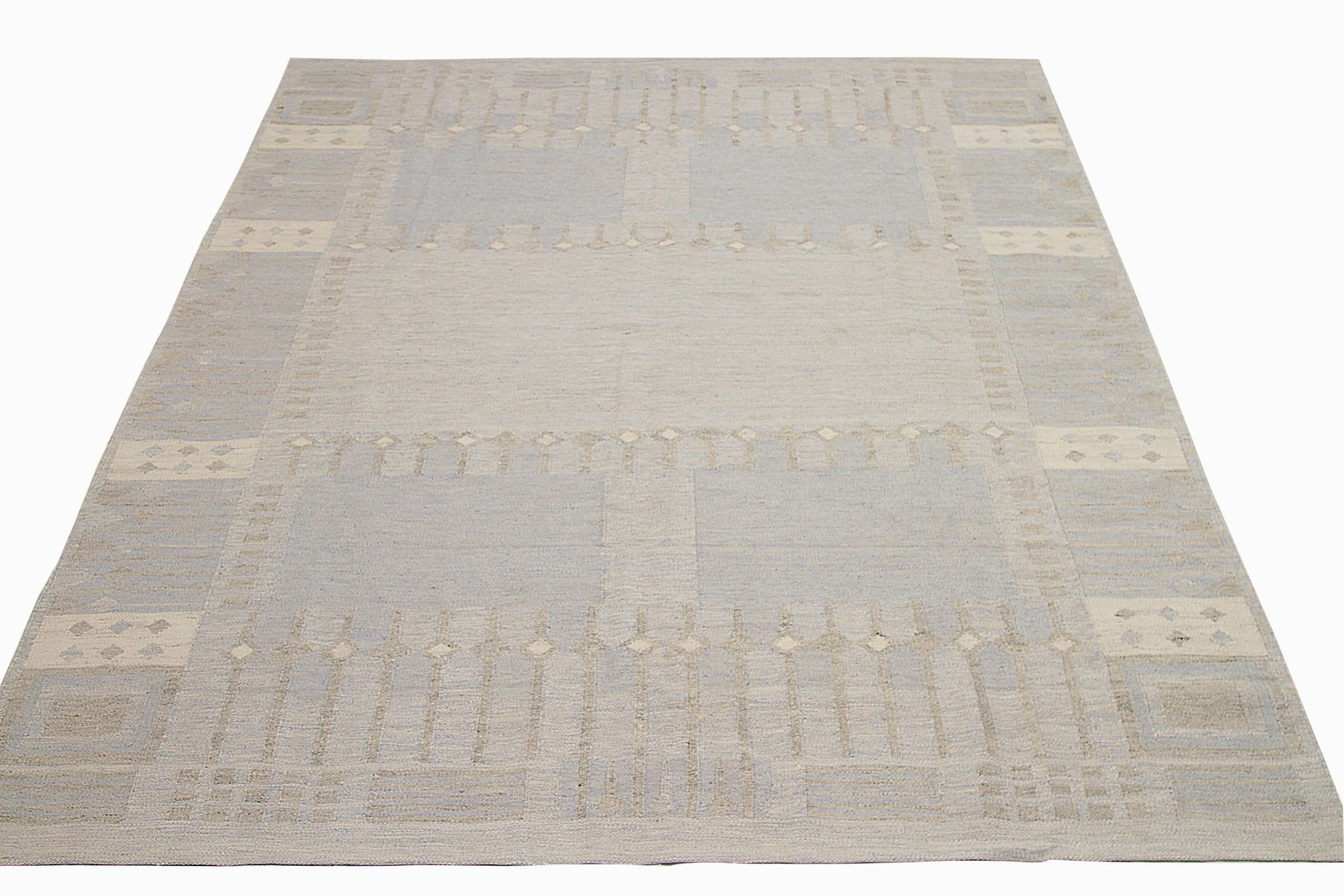 Entdecken Sie die Eleganz des skandinavischen Afghanistans mit den Teppichen von CIRCA 1990. Dieses exklusive Design aus Wolle und Grau-Elfenbein ist perfekt, um Ihren Raum zu verschönern.
