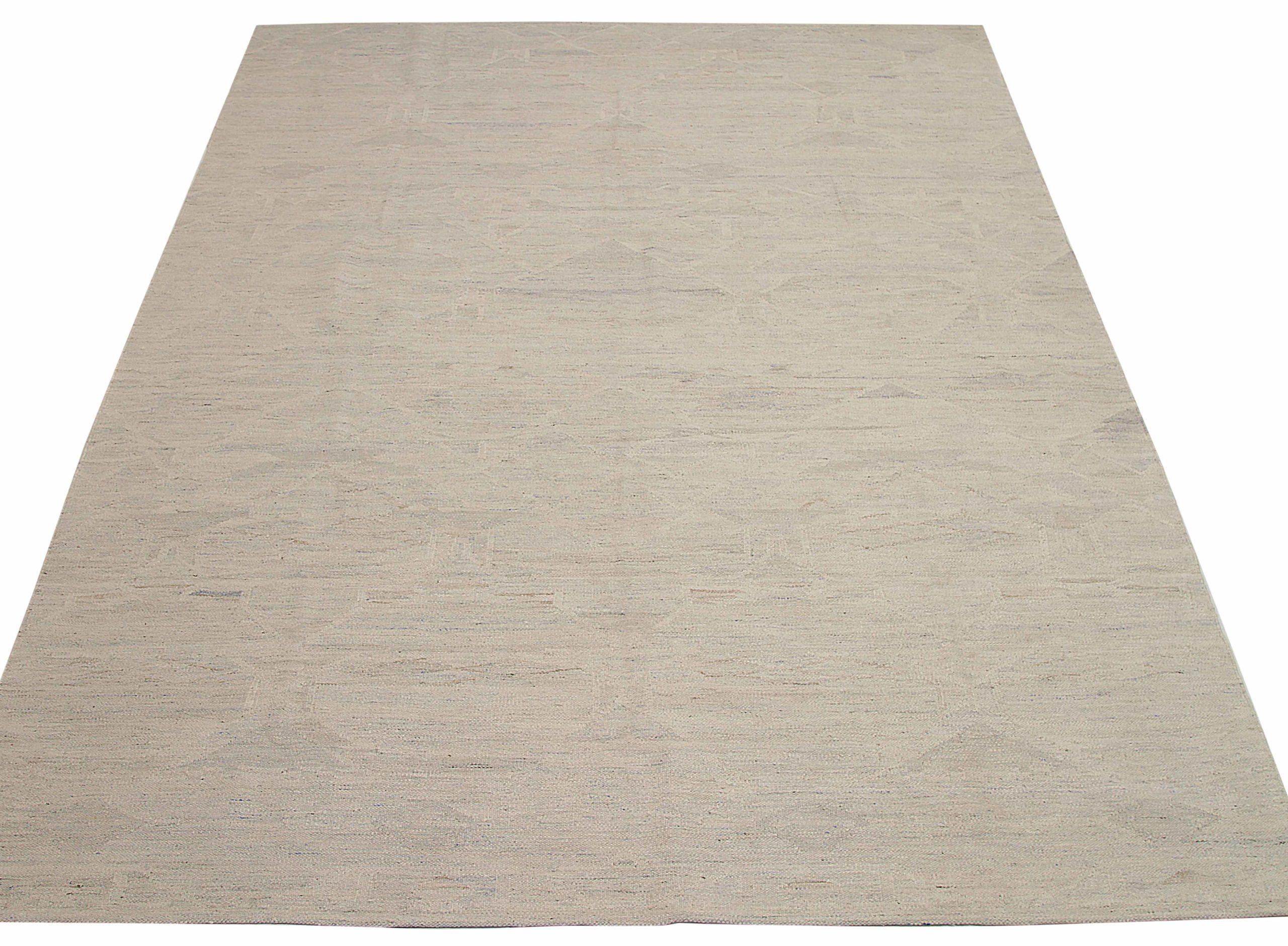 Entdecken Sie die Eleganz des skandinavischen Afghanistans mit den Teppichen von CIRCA 1990. Dieses exklusive Design aus Wolle und Elfenbein ist perfekt, um Ihren Raum zu verschönern.