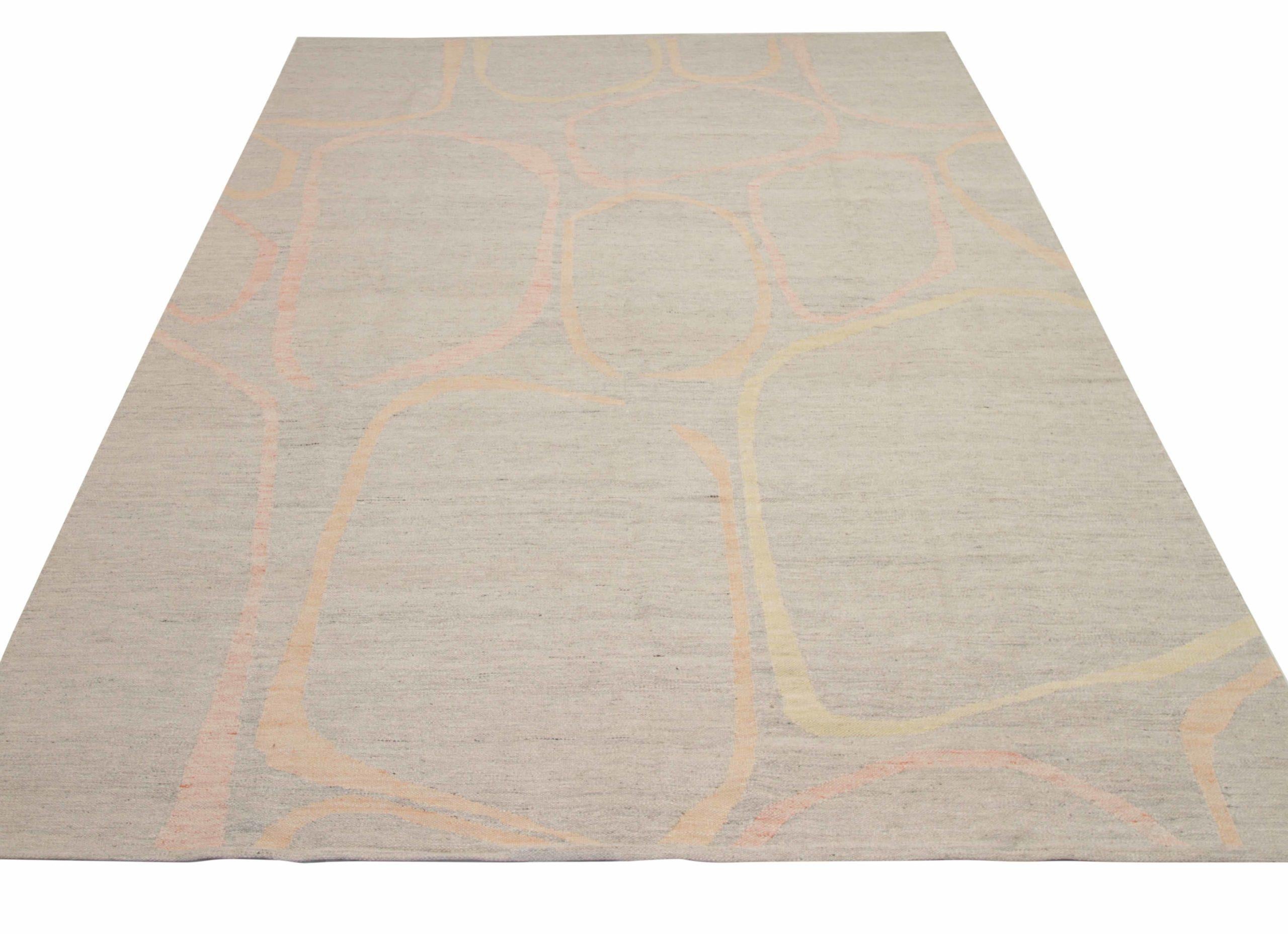 Découvrez l'élégance des tapis de style scandinave d'Afghanistan de Circa 1990. Conçu avec de la laine et du jaune rose ivoire, ce design exclusif est parfait pour mettre en valeur votre espace.
