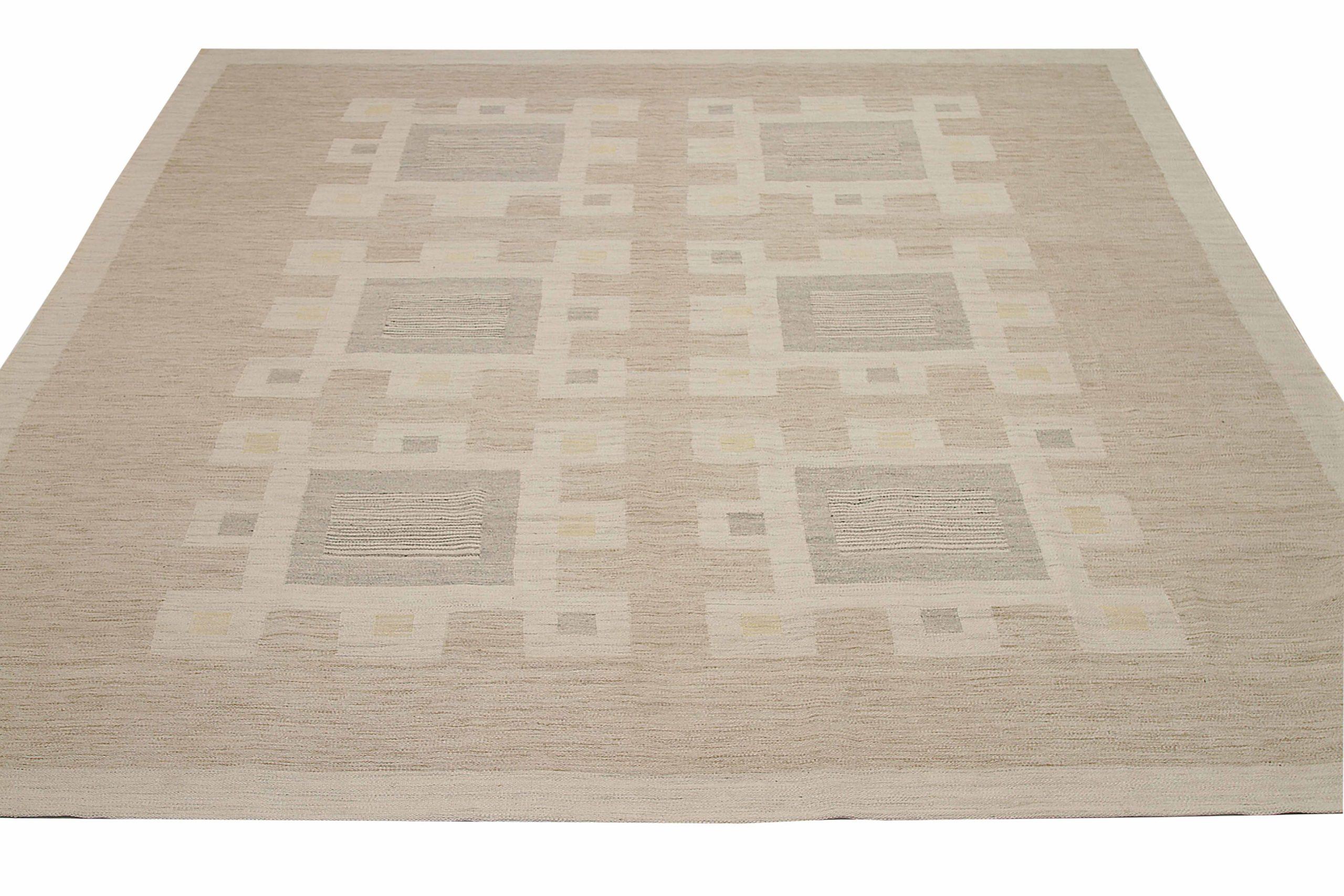 Entdecken Sie die Eleganz des skandinavischen Afghanistans mit dem Over-Size-Teppich von CIRCA 1990. Dieses exklusive Design aus Wolle und Elfenbein ist perfekt, um Ihren Raum zu verschönern.