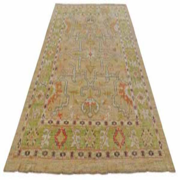 Entdecken Sie die Eleganz von Afghanistan Serapi mit Teppichen von Circa 1990. Dieses exklusive Design aus Wolle und GreenIvoryPink ist perfekt, um Ihren Raum zu verschönern.