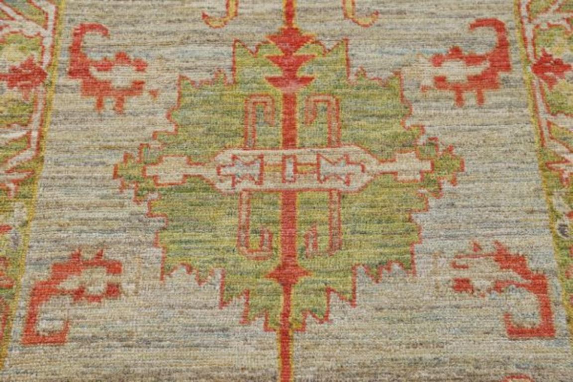 Afghanistan Serapi-Läufer - Wolle Grün Elfenbein Rot Design - 91003 im Zustand „Hervorragend“ im Angebot in Dallas, TX