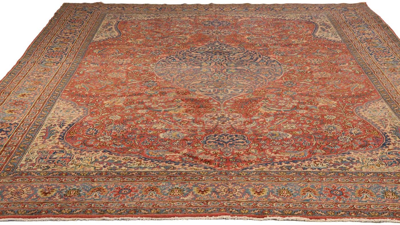 Scopri l'eleganza dell'Afghanistan Sivas con i tappeti da area CIRCA del 1880. Progettato con lana e avorio e blu-rosso, questo design esclusivo è perfetto per valorizzare il tuo spazio.