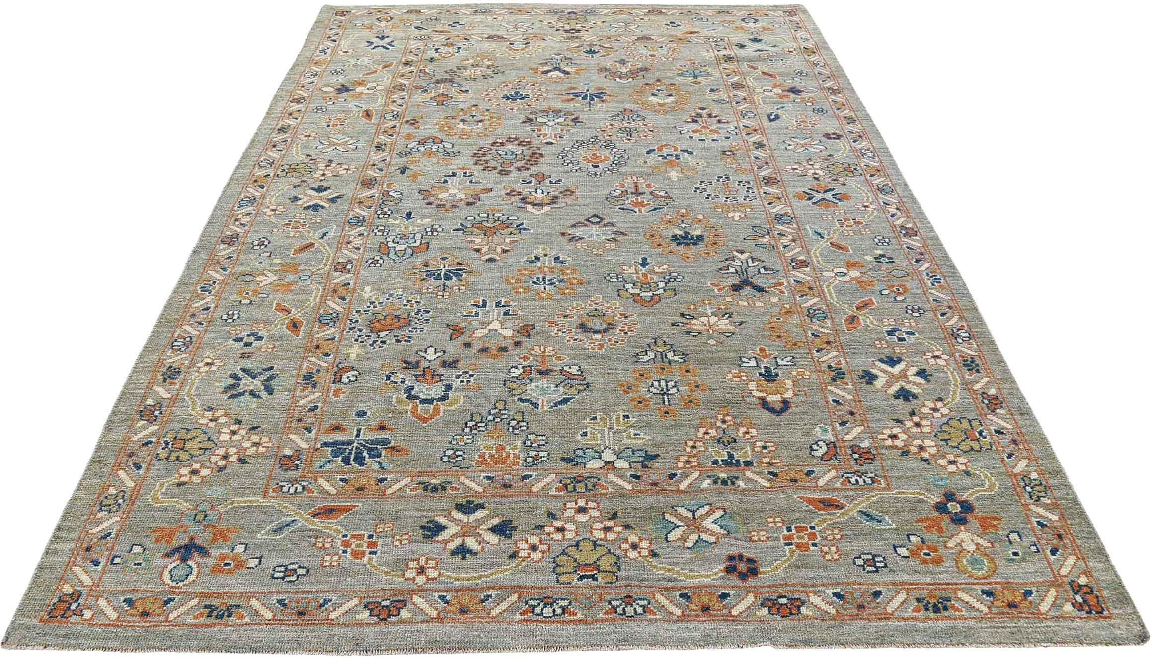 Descubre la elegancia de Afganistán con Sultanabad Rugs de Circa 1990. Diseñado con lana y azul-marfil-naranja, este diseño exclusivo es perfecto para realzar tu espacio.