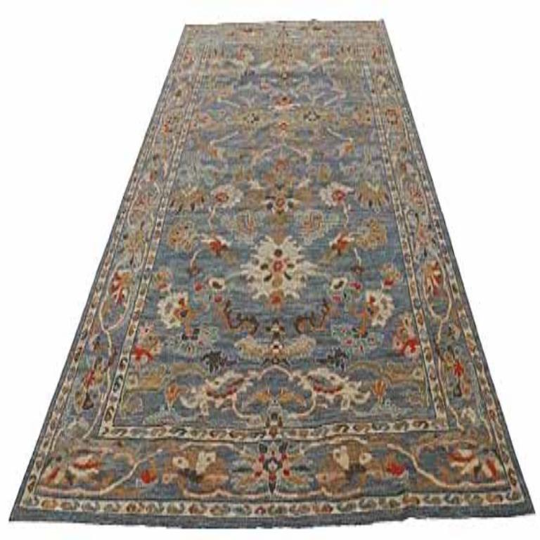 Descubre la elegancia de Afganistán con Sultanabad Rugs de Circa 1990. Diseñado con lana y azul-marrón-marfil, este diseño exclusivo es perfecto para realzar tu espacio.