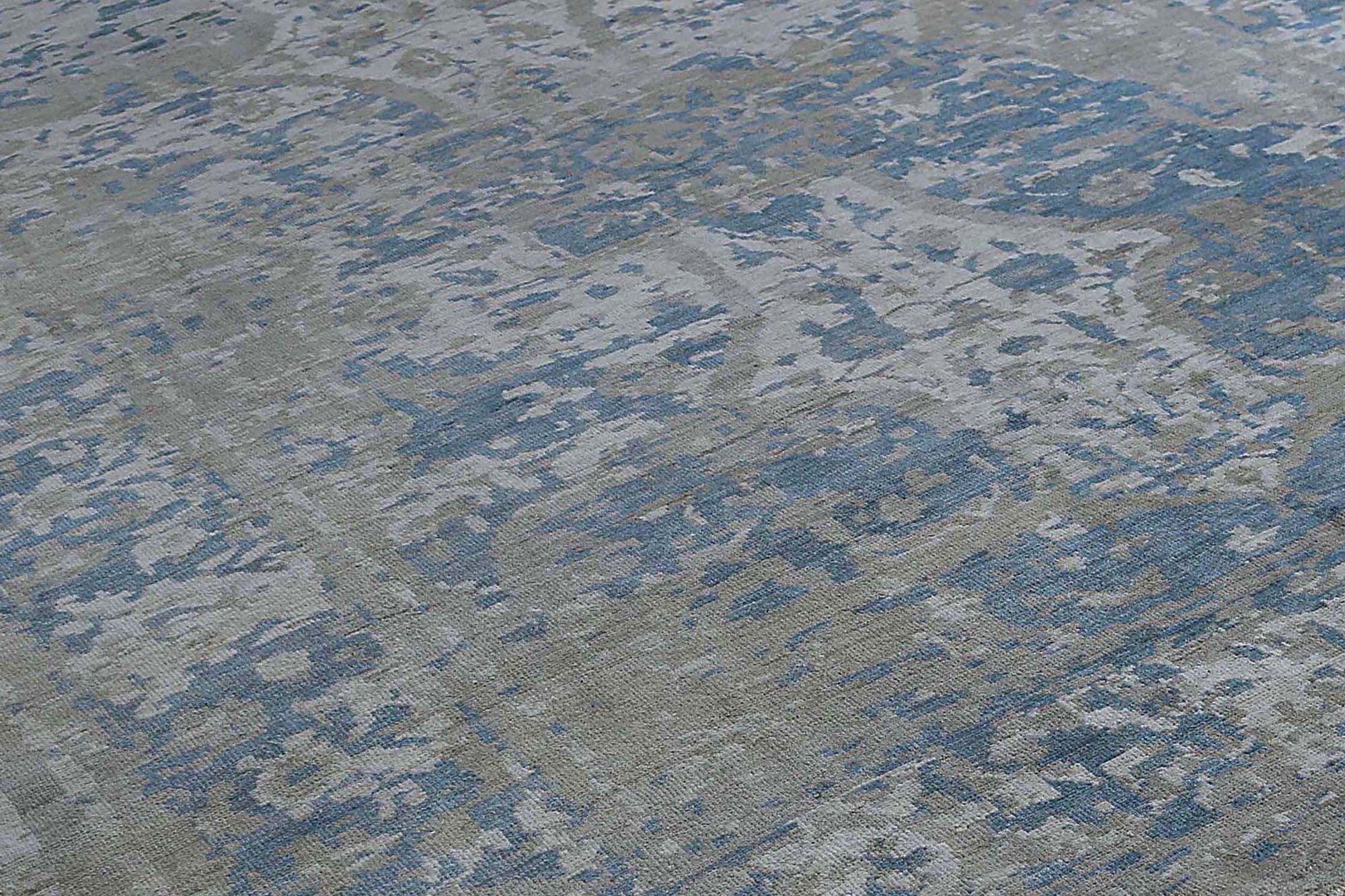Descubre la elegancia de Afganistán con Sultanabad Rugs de Circa 1990. Diseñado con lana y azul-marrón-marfil, este diseño exclusivo es perfecto para realzar tu espacio.