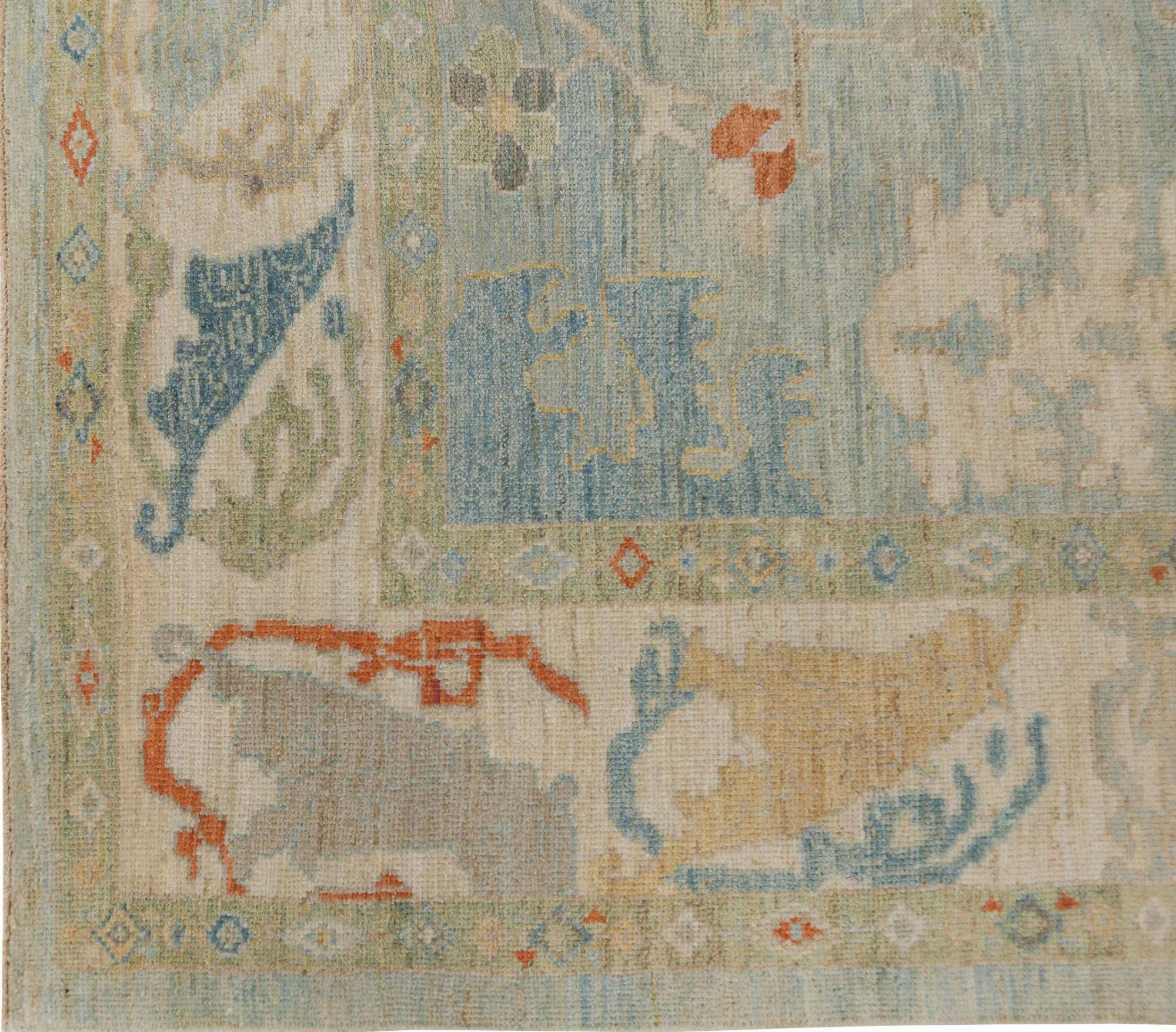 Scopri l'eleganza dell'Afghanistan Sultanabad Rugs con i tappeti CIRCA del 1990. Progettato con lana e blu, questo design esclusivo è perfetto per valorizzare il tuo spazio.