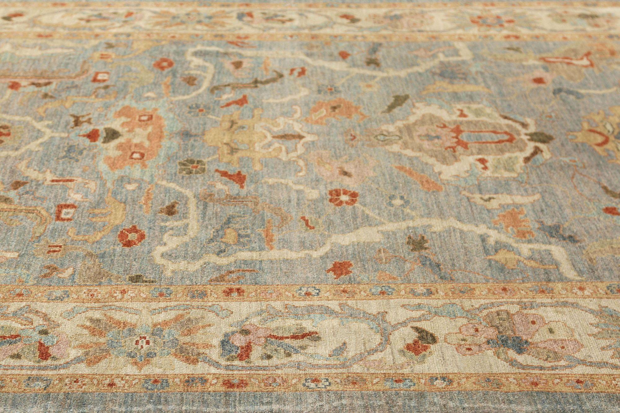 Descubre la elegancia de Afganistán con Sultanabad Rugs de Circa 1990. Diseñado con lana y BlueGray, este diseño exclusivo es perfecto para realzar tu espacio.