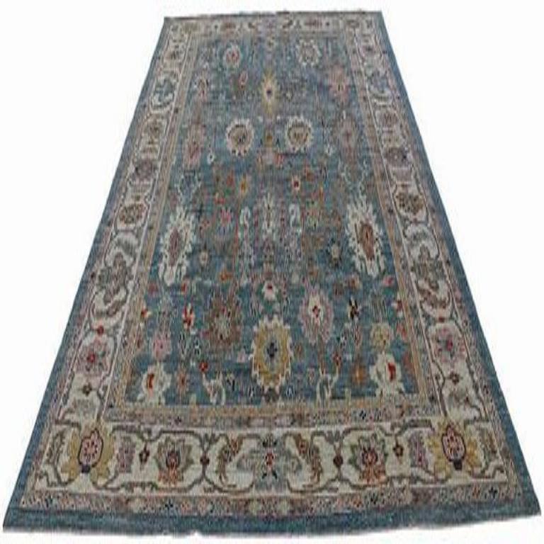 Descubre la elegancia de Afganistán con Sultanabad Rugs de Circa 1990. Diseñado con Lana y AzulGrisMarfilRosa, este diseño exclusivo es perfecto para realzar tu espacio.
