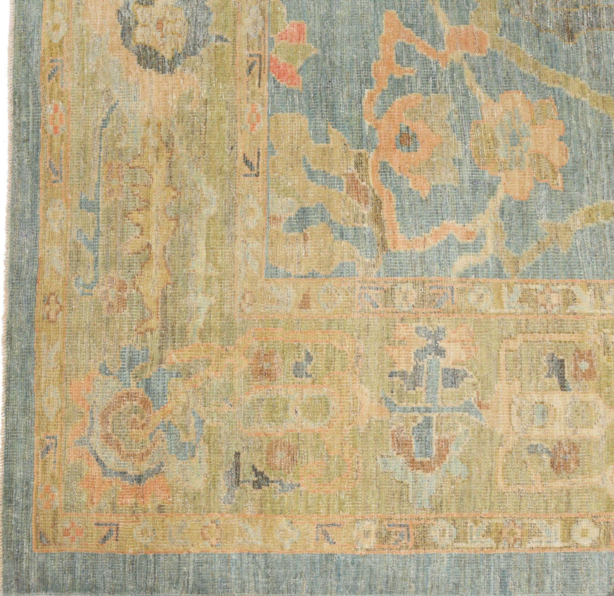 Scopri l'eleganza dell'Afghanistan Sultanabad Rugs con i tappeti CIRCA del 1990. Progettato con lana e verde blu, questo design esclusivo è perfetto per valorizzare il tuo spazio.