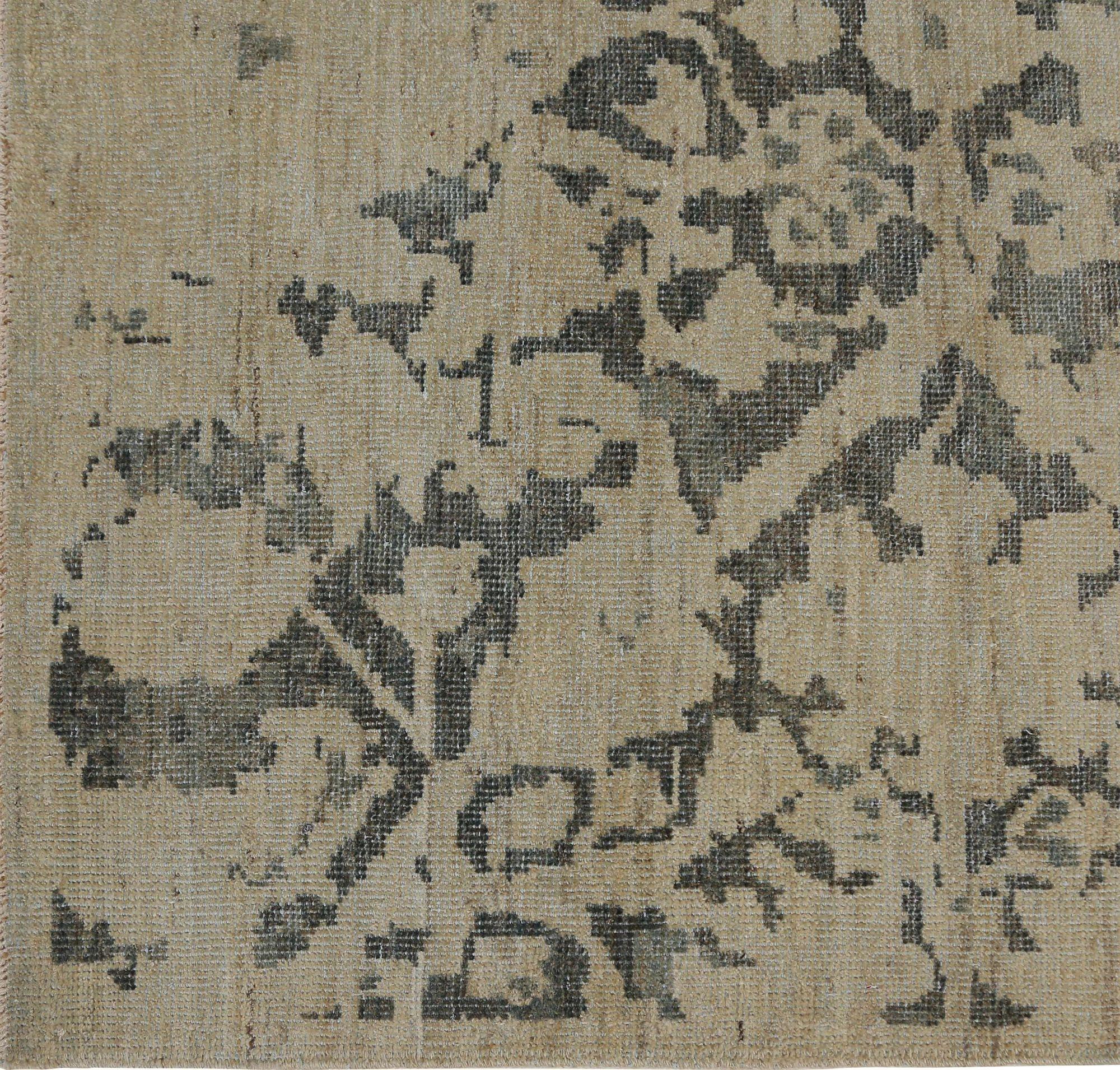 Scopri l'eleganza dell'Afghanistan Sultanabad Rugs con i tappeti CIRCA del 1990. Progettato in lana e marrone-avorio, questo design esclusivo è perfetto per valorizzare il tuo spazio.