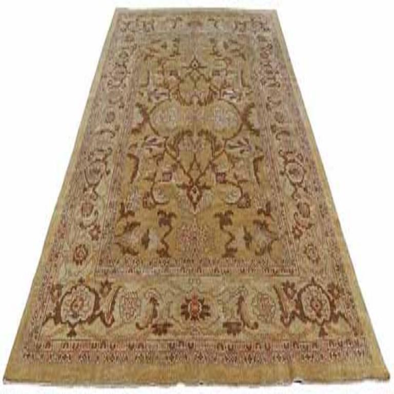 Entdecken Sie die Eleganz von Afghanistan Sultanabad mit Teppichen um 1990. Dieses exklusive Design aus Wolle und Braun-Elfenbein-Gelb ist perfekt, um Ihren Raum zu verschönern.