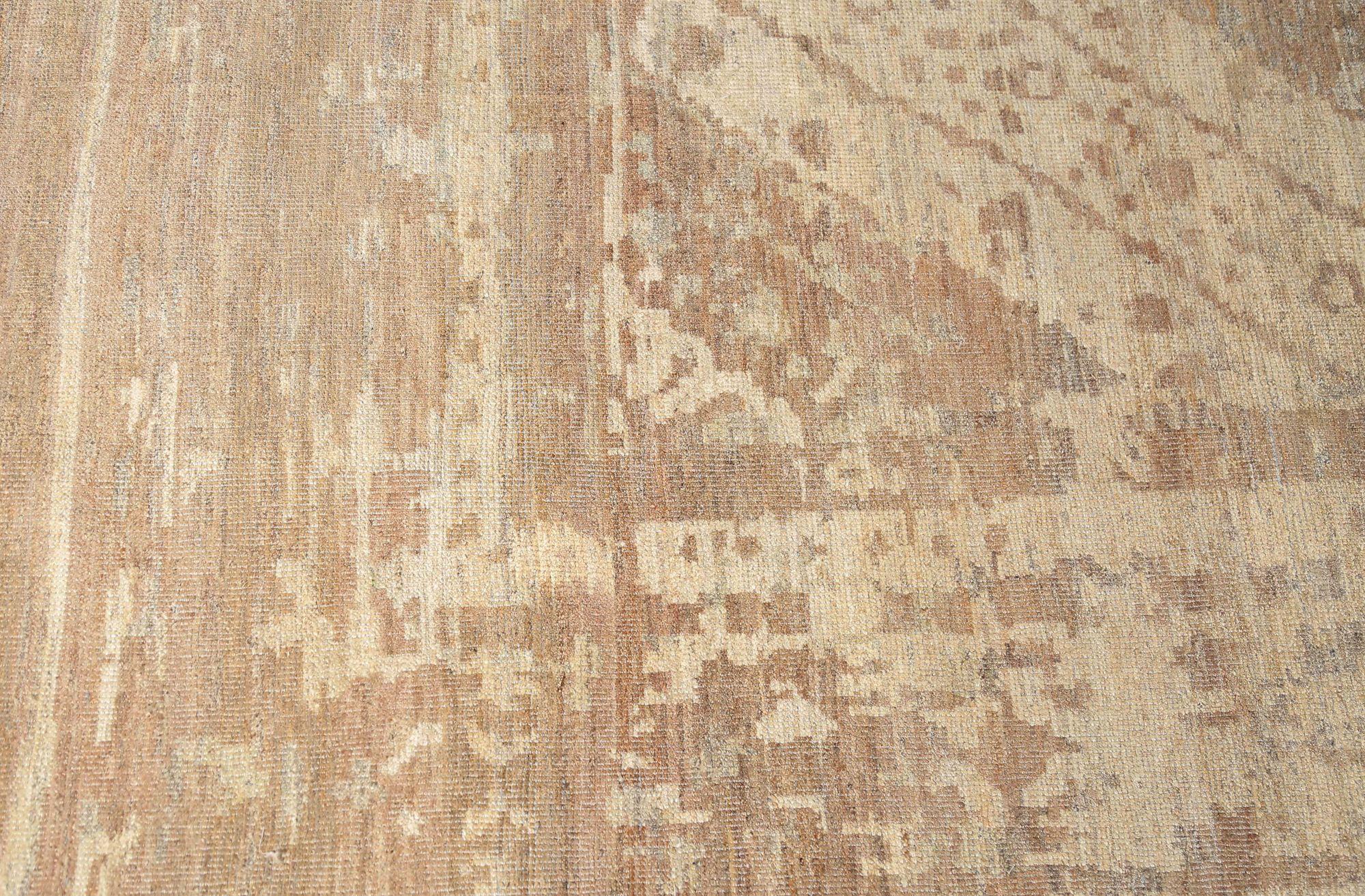 Entdecken Sie die Eleganz von Afghanistan Sultanabad mit Teppichen um 1990. Dieses exklusive Design aus Wolle und BrownTaupe ist perfekt, um Ihren Raum zu verschönern.