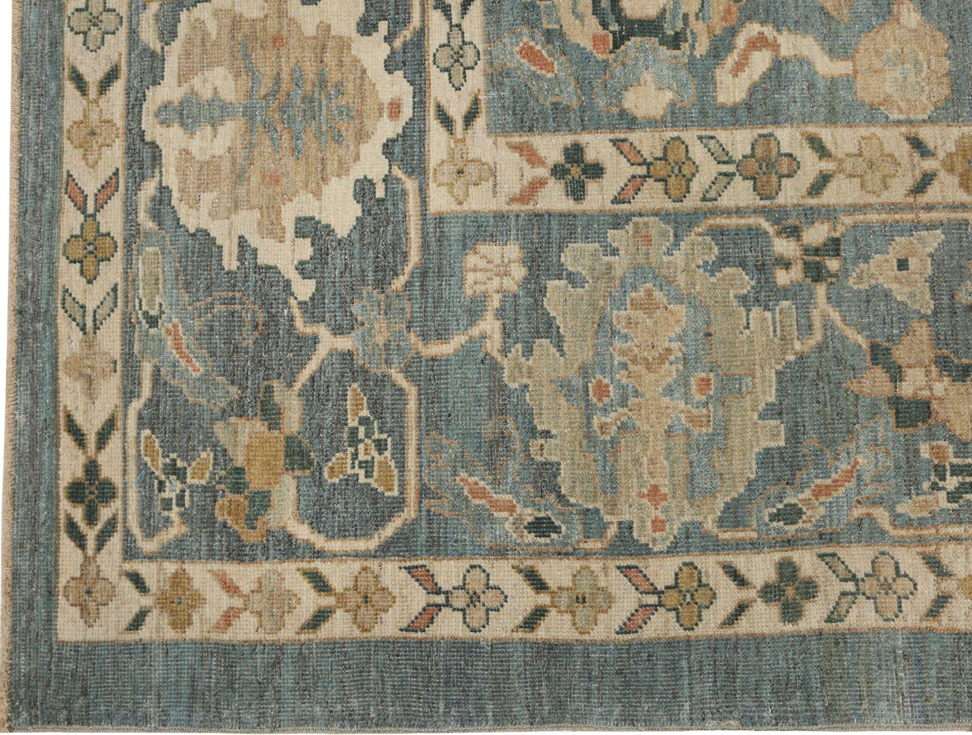 Entdecken Sie die Eleganz von Afghanistan Sultanabad mit Teppichen um 1990. Dieses exklusive Design aus Wolle und Grau ist perfekt, um Ihren Raum zu verschönern.