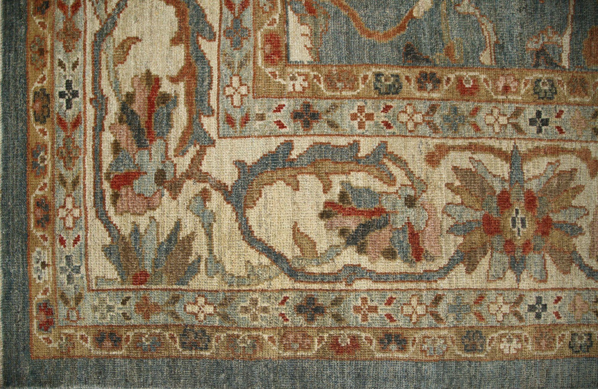 Entdecken Sie die Eleganz von Afghanistan Sultanabad mit Teppichen um 1990. Dieses exklusive Design aus Wolle und Grau ist perfekt, um Ihren Raum zu verschönern.