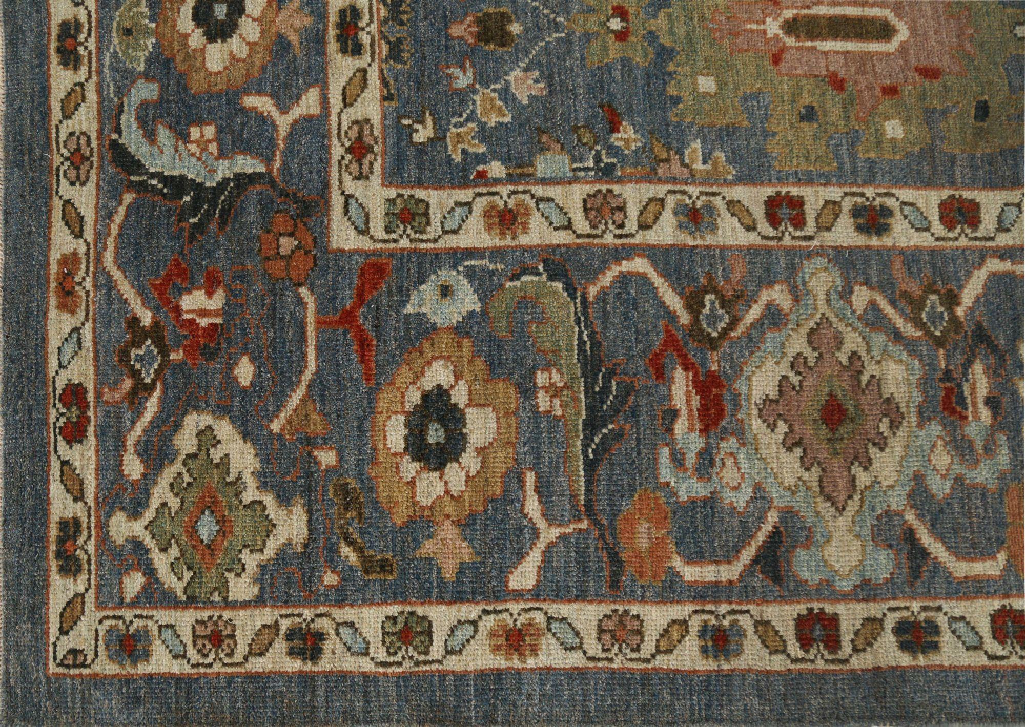 Entdecken Sie die Eleganz von Afghanistan Sultanabad mit Teppichen um 1990. Dieses exklusive Design aus Wolle und Grau ist perfekt, um Ihren Raum zu verschönern.