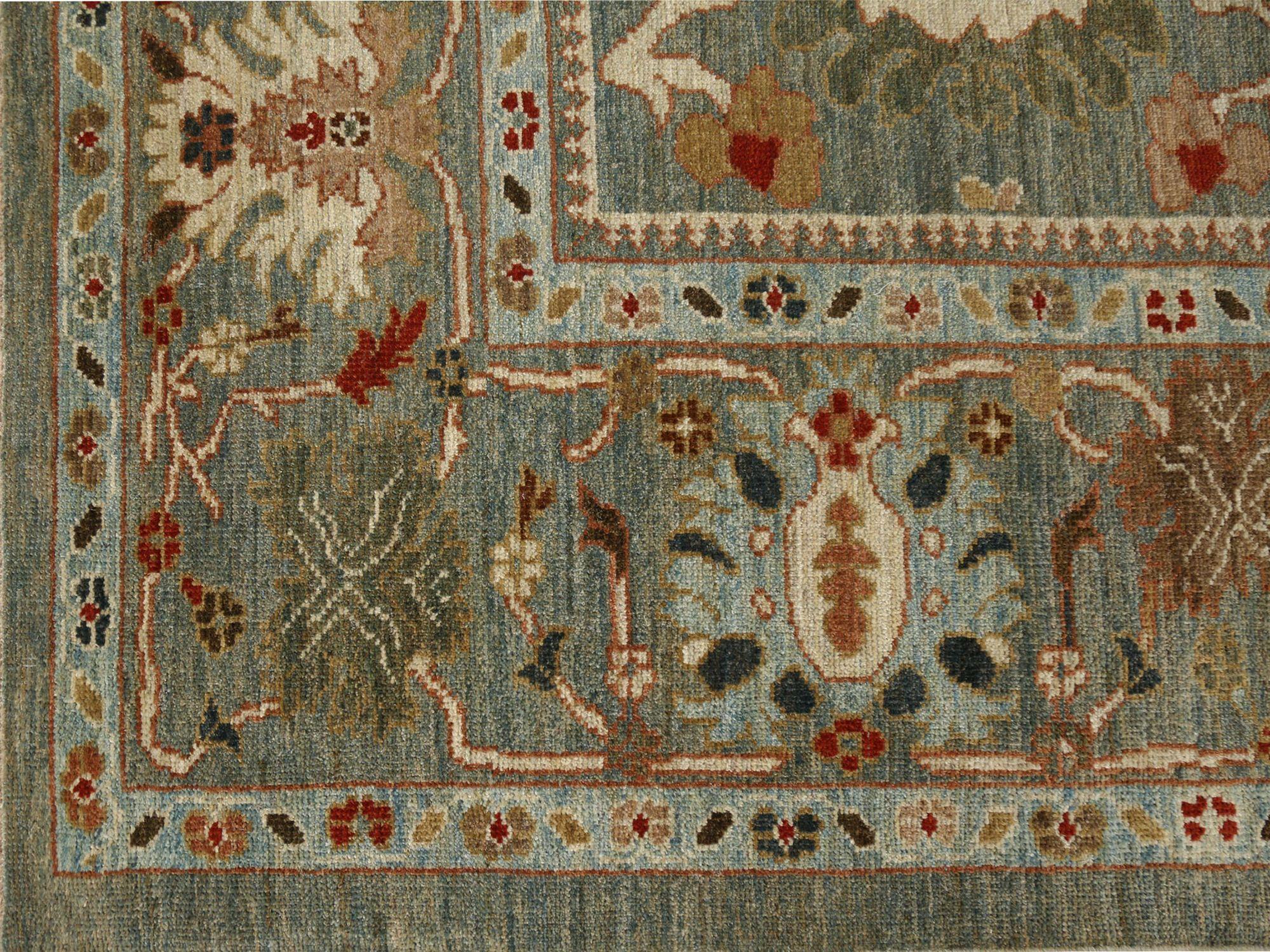 Entdecken Sie die Eleganz von Afghanistan Sultanabad mit Teppichen um 1990. Dieses exklusive Design aus Wolle und Grau ist perfekt, um Ihren Raum zu verschönern.