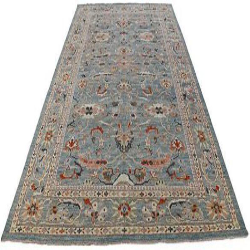 Découvrez l'élégance de l'Afghanistan Sultanabad avec des tapis de zone datant de 1990. Conçu avec de la laine et du gris-ivoire-rose, ce design exclusif est parfait pour mettre en valeur votre espace.