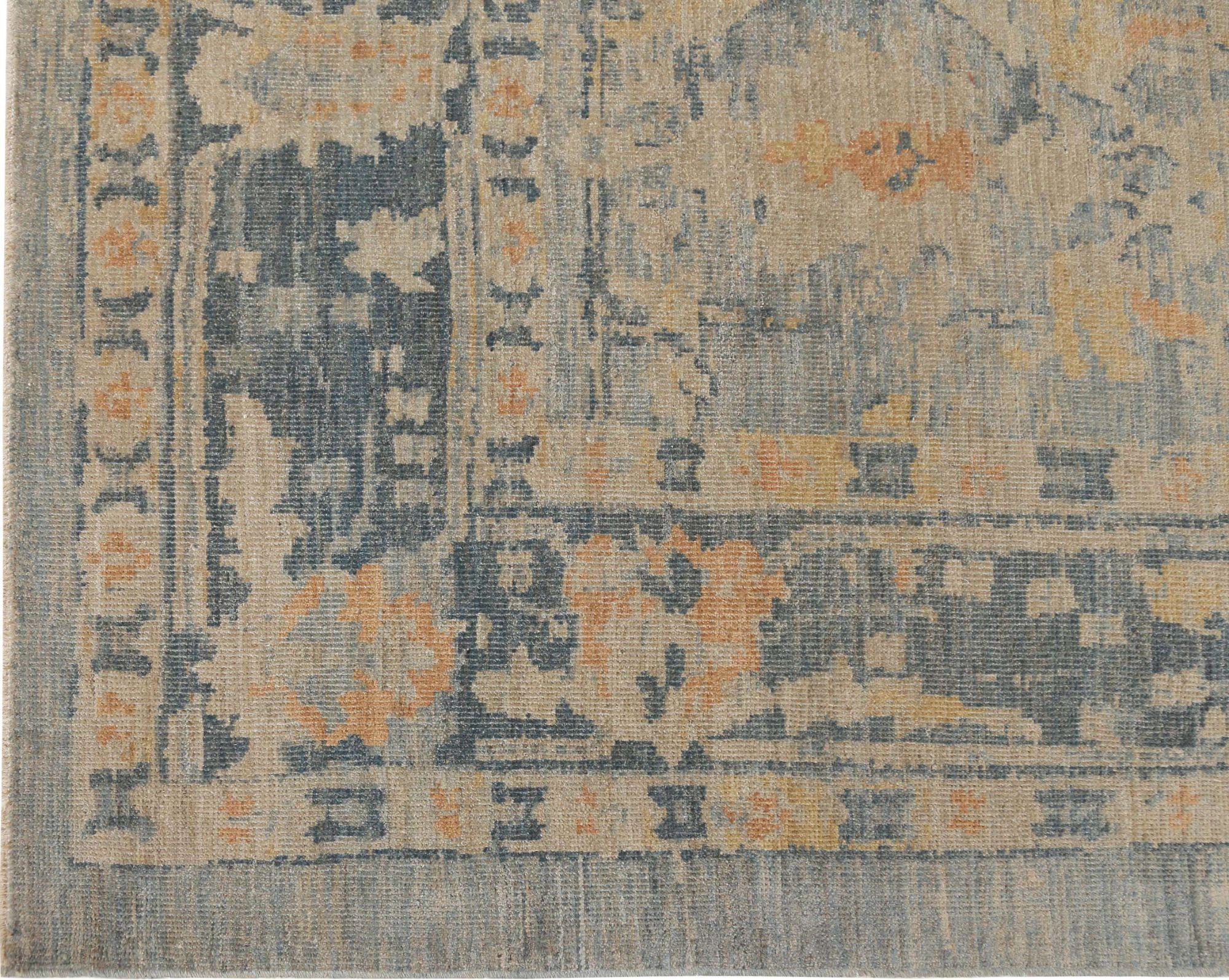 Entdecken Sie die Eleganz von Afghanistan Sultanabad mit Teppichen um 1990. Dieses exklusive Design aus Wolle und GrayOrange ist perfekt, um Ihren Raum zu verschönern.