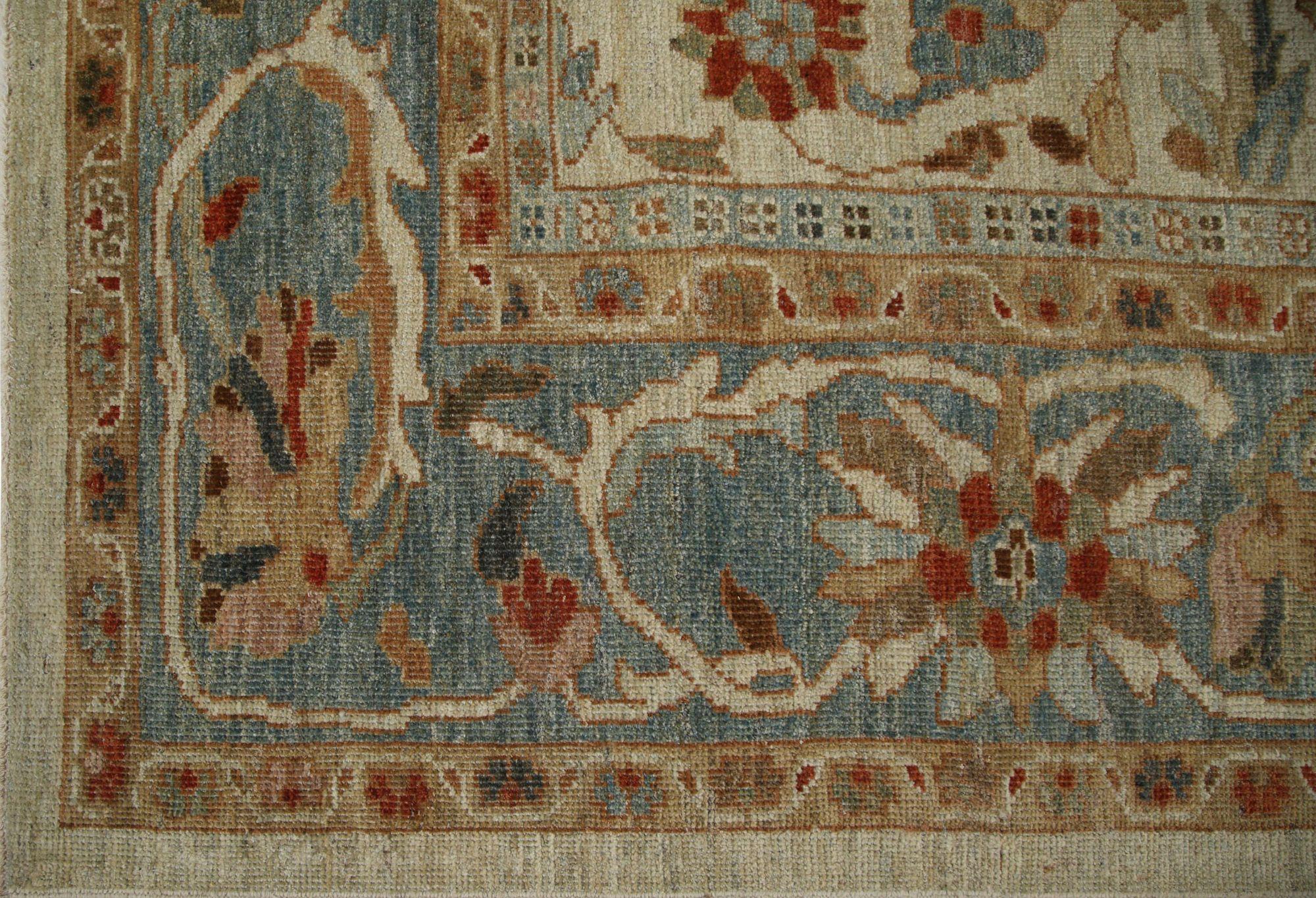 Entdecken Sie die Eleganz von Afghanistan Sultanabad mit Teppichen um 1990. Dieses exklusive Design aus Wolle und Elfenbein ist perfekt, um Ihren Raum zu verschönern.