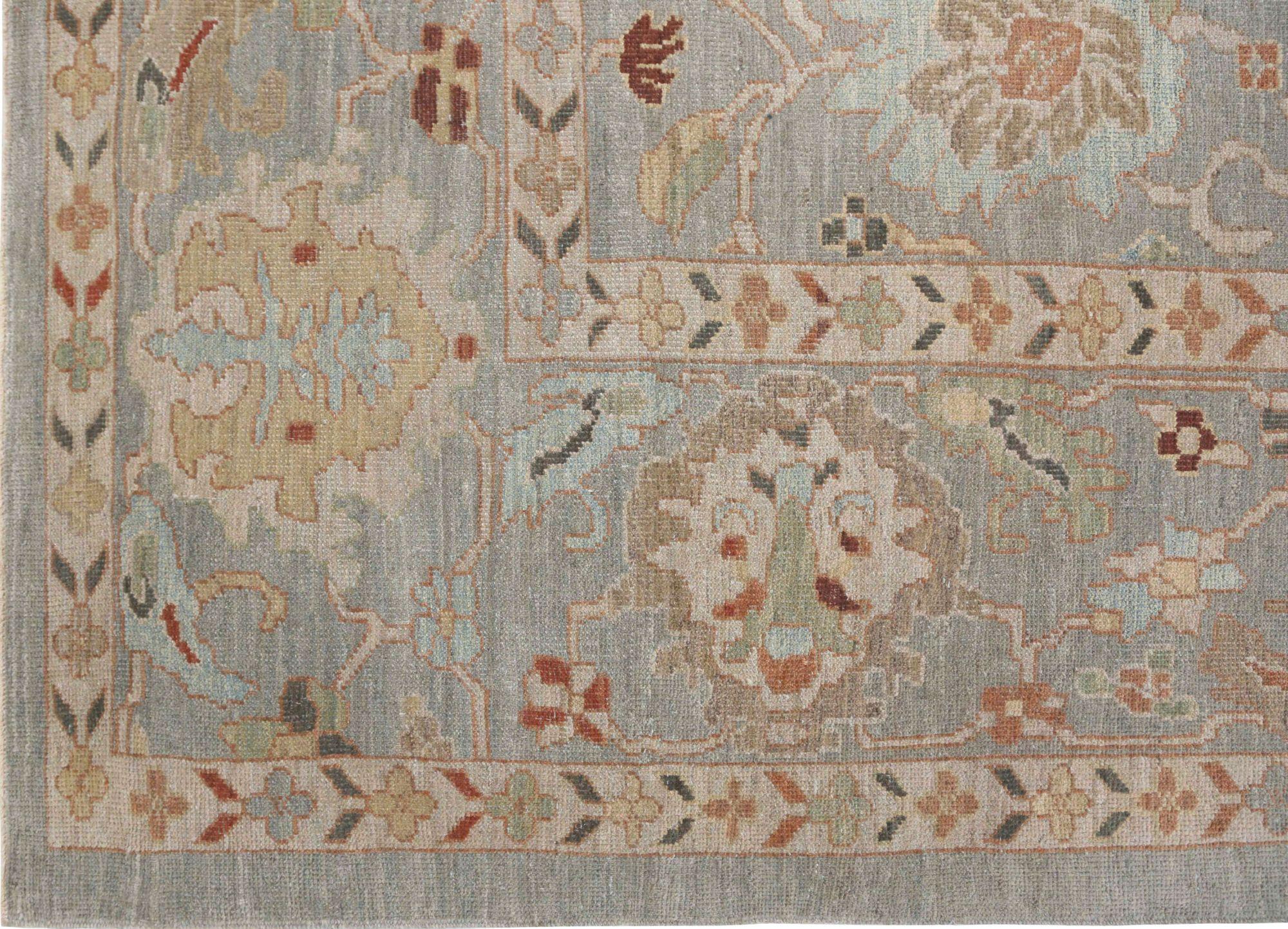 Entdecken Sie die Eleganz von Afghanistan Sultanabad mit Teppichen um 1990. Dieses exklusive Design aus Wolle und IvoryTaupe ist perfekt, um Ihren Raum zu verschönern.