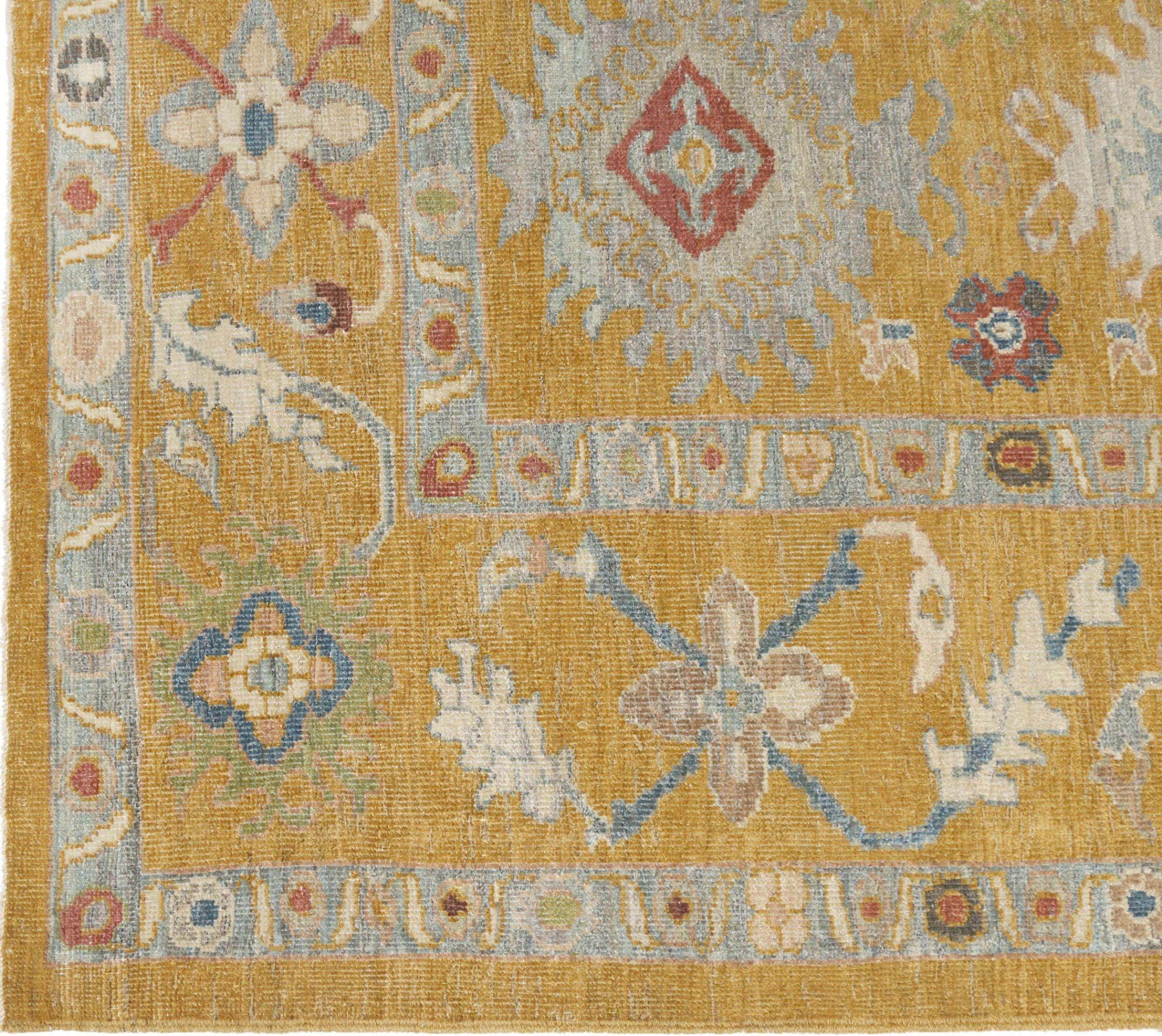 Scopri l'eleganza dell'Afghanistan Sultanabad Rugs con i tappeti CIRCA del 1990. Progettato con lana e arancio, questo design esclusivo è perfetto per valorizzare il tuo spazio.