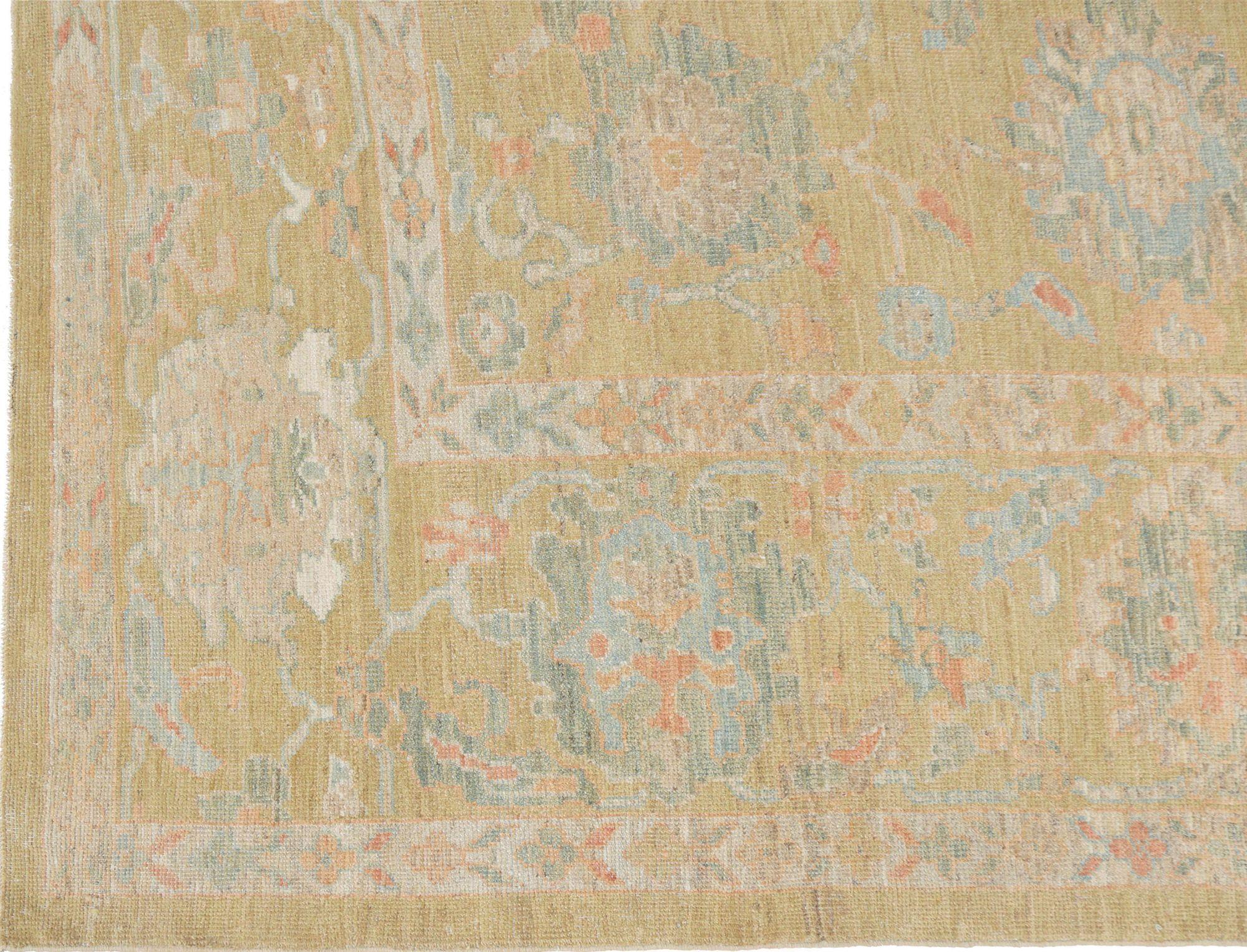 Scopri l'eleganza dell'Afghanistan Sultanabad Rugs con i tappeti CIRCA del 1990. Progettato con lana e giallo, questo design esclusivo è perfetto per valorizzare il tuo spazio.