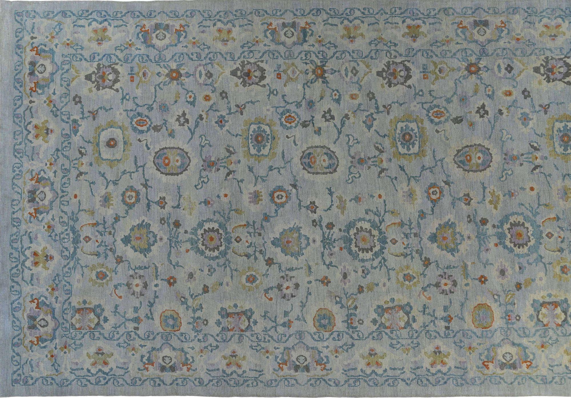 Entdecken Sie die Eleganz des afghanischen Sultanabad-Teppichs in Übergröße aus der Zeit um 1990. Dieses exklusive Design aus Wolle und Blau ist perfekt, um Ihren Raum zu verschönern.