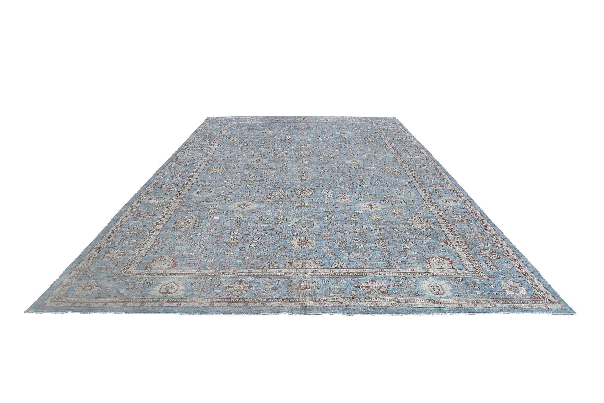 Entdecken Sie die Eleganz des afghanischen Sultanabad-Teppichs in Übergröße aus der Zeit um 1990. Dieses exklusive Design aus Wolle und Blau ist perfekt, um Ihren Raum zu verschönern.
