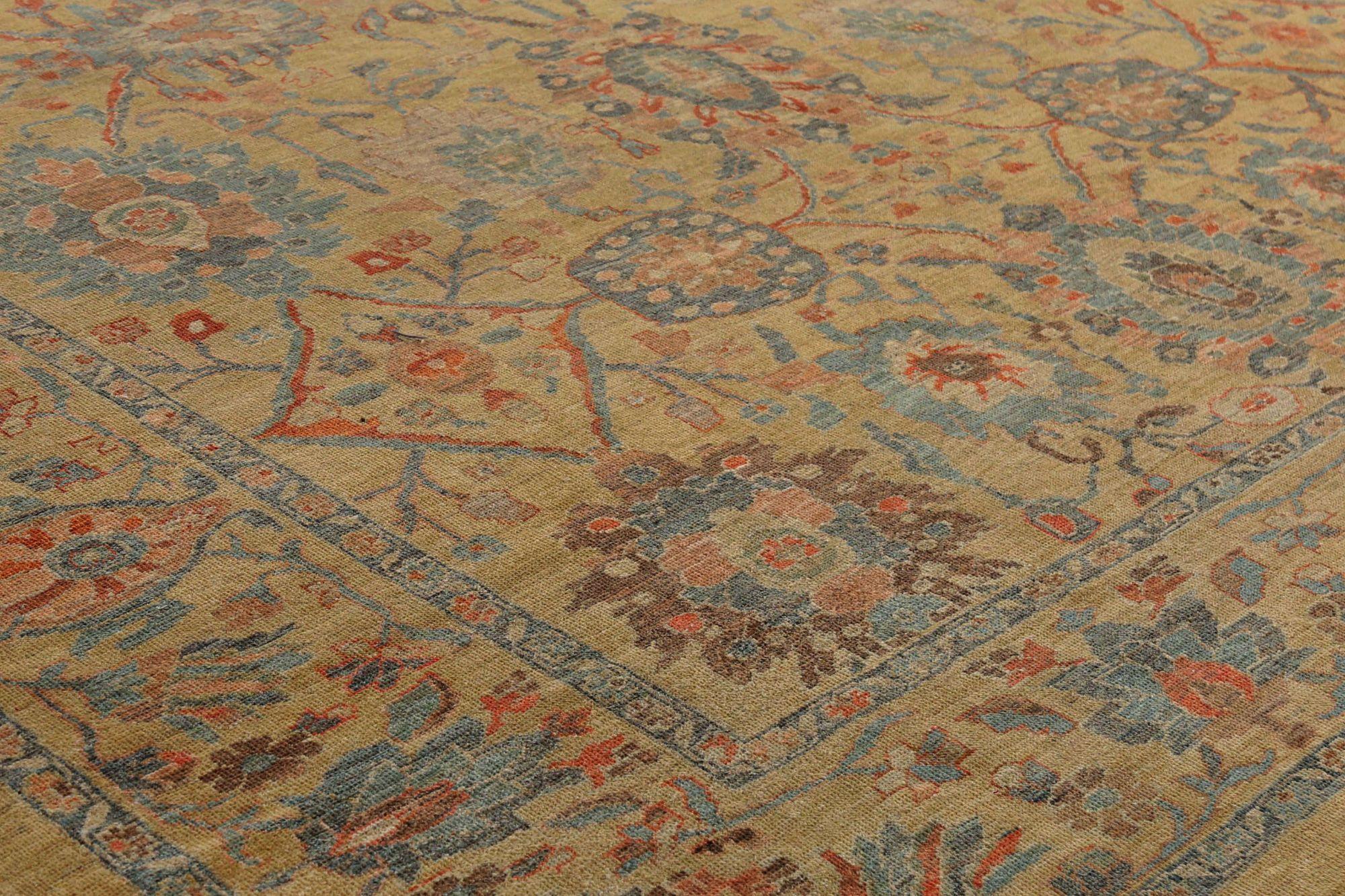Découvrez l'élégance du tapis Sultanabad d'Afghanistan de Circa 1990. Conçu avec Wool et BlueRedYellow, ce design exclusif est parfait pour mettre en valeur votre espace.