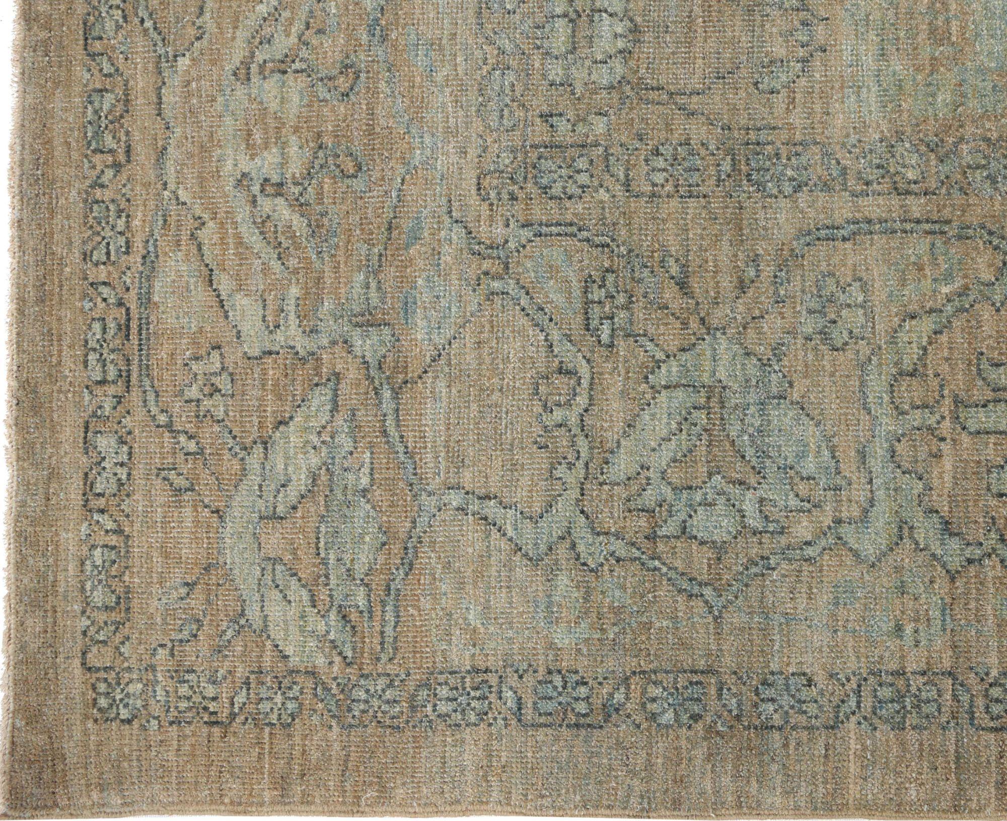 Scopri l'eleganza dell'Afghanistan Sultanabad Rugs, un tappeto over size del 1990. Progettato con lana e sfumature marroni di grigio/argento-tortora, questo design esclusivo è perfetto per valorizzare il tuo spazio.