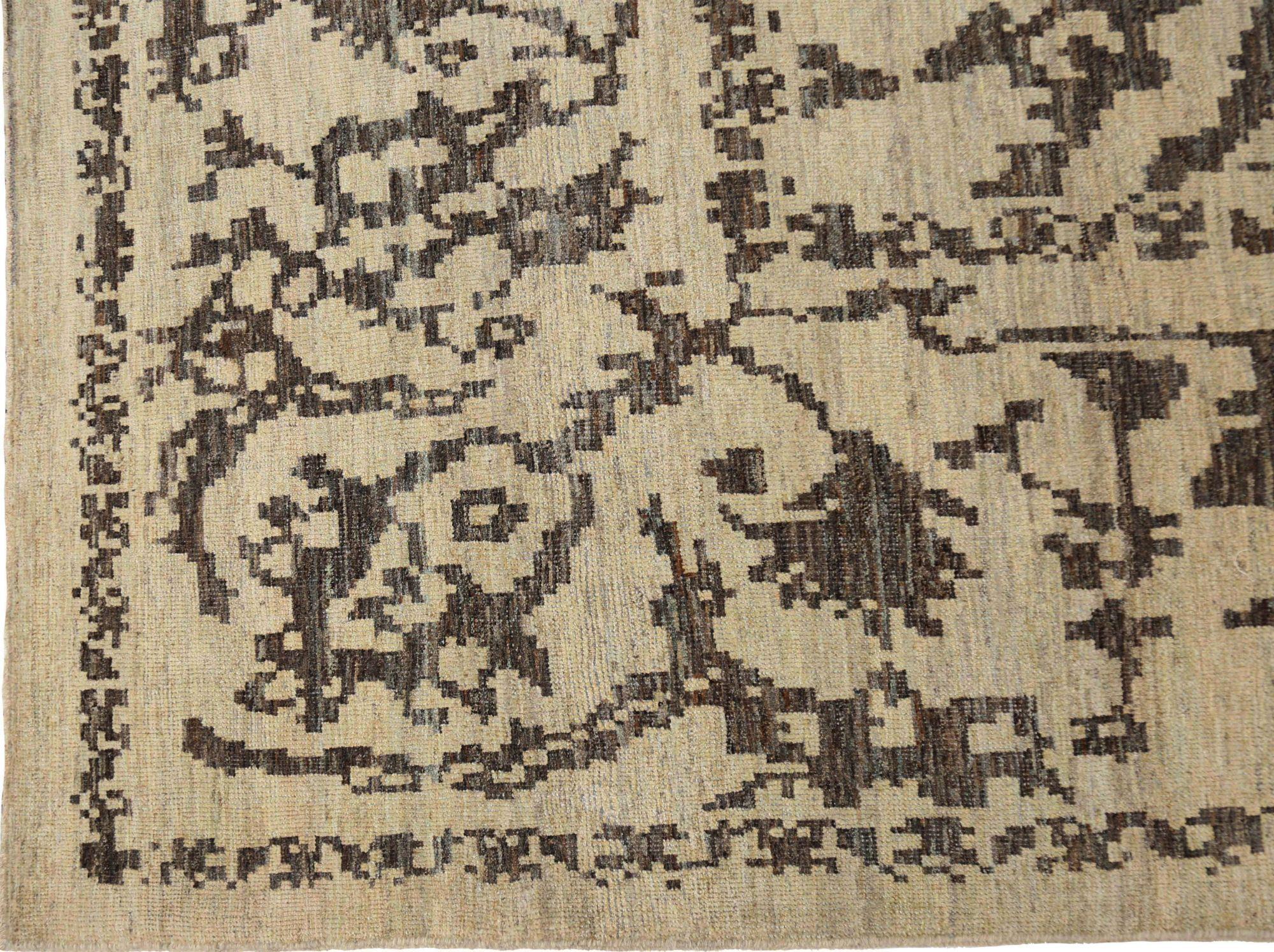 Entdecken Sie die Eleganz des afghanischen Sultanabad-Teppichs in Übergröße aus der Zeit um 1990. Dieses exklusive Design aus Wolle und Braun-Elfenbein ist perfekt, um Ihren Raum zu verschönern.