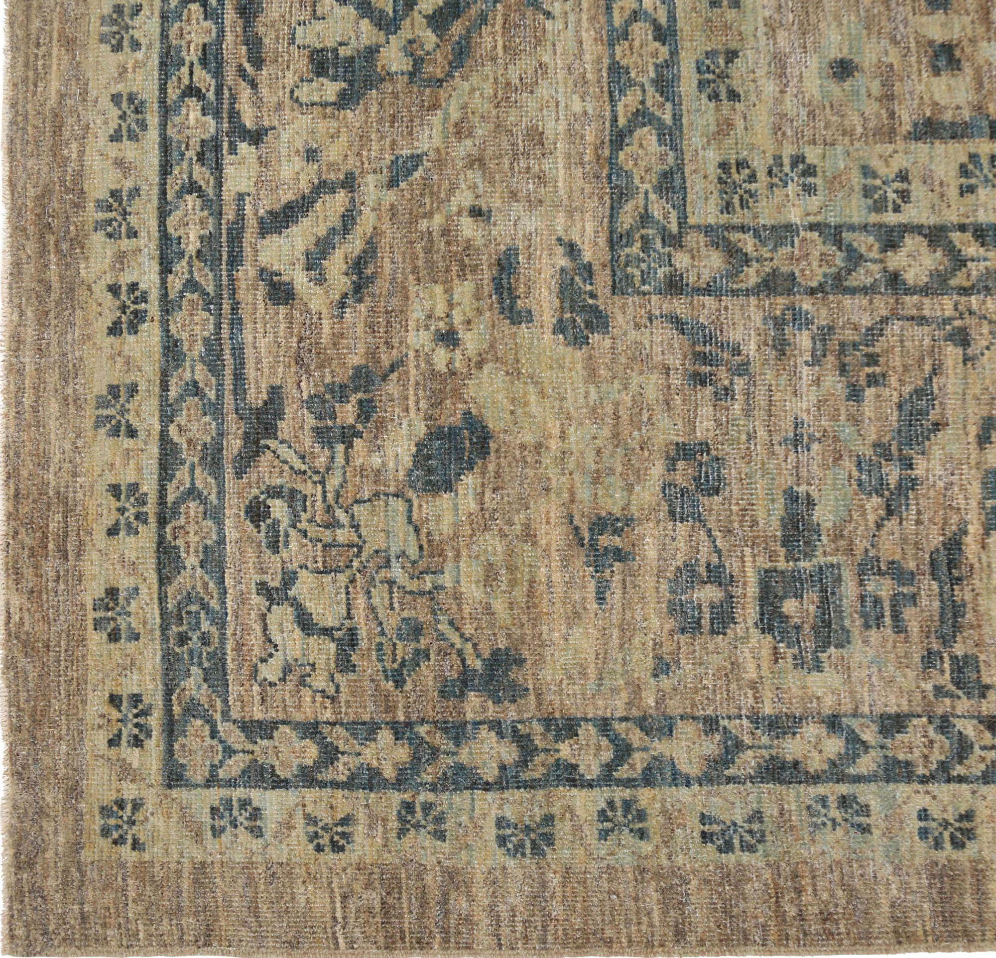 Entdecken Sie die Eleganz des afghanischen Sultanabad-Teppichs in Übergröße aus der Zeit um 1990. Dieses exklusive Design aus Wolle und BrownTaupe ist perfekt, um Ihren Raum zu verschönern.