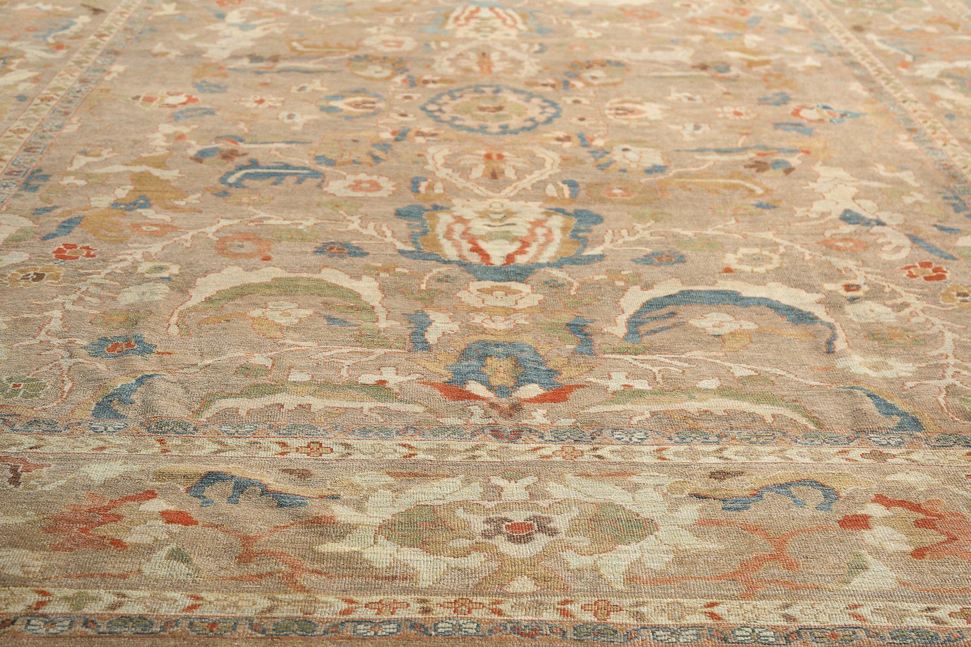Entdecken Sie die Eleganz des afghanischen Sultanabad-Teppichs in Übergröße aus der Zeit um 1990. Dieses exklusive Design aus Wolle und BrownTaupe ist perfekt, um Ihren Raum zu verschönern.