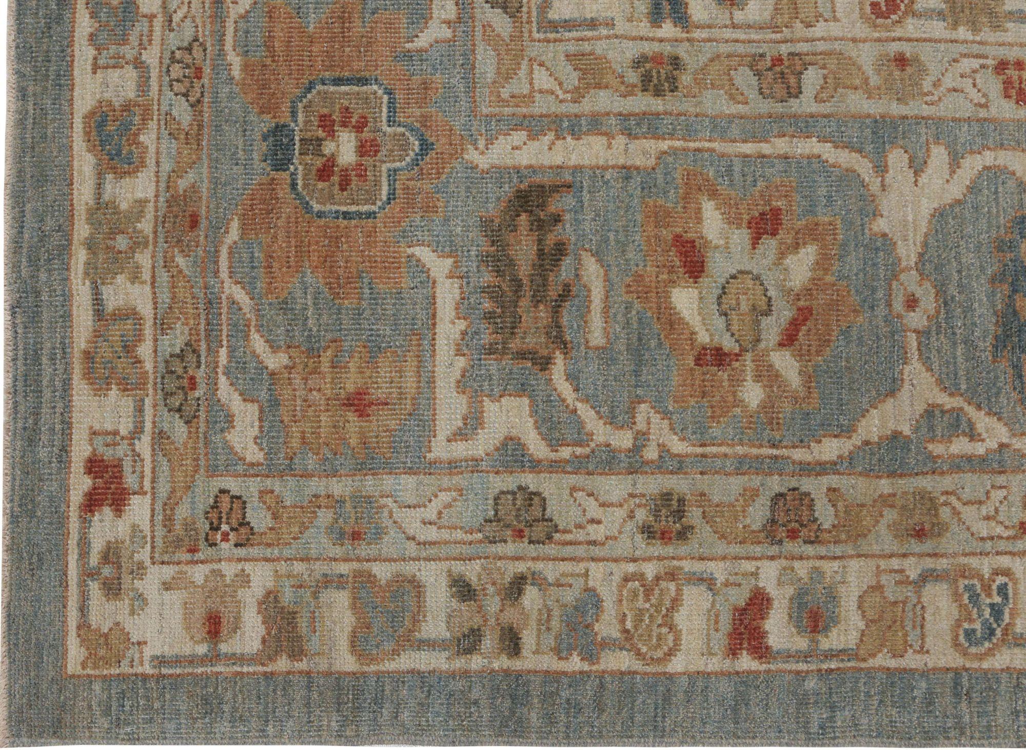 Entdecken Sie die Eleganz des afghanischen Sultanabad-Teppichs in Übergröße aus der Zeit um 1990. Dieses exklusive Design aus Wolle und Grau ist perfekt, um Ihren Raum zu verschönern.