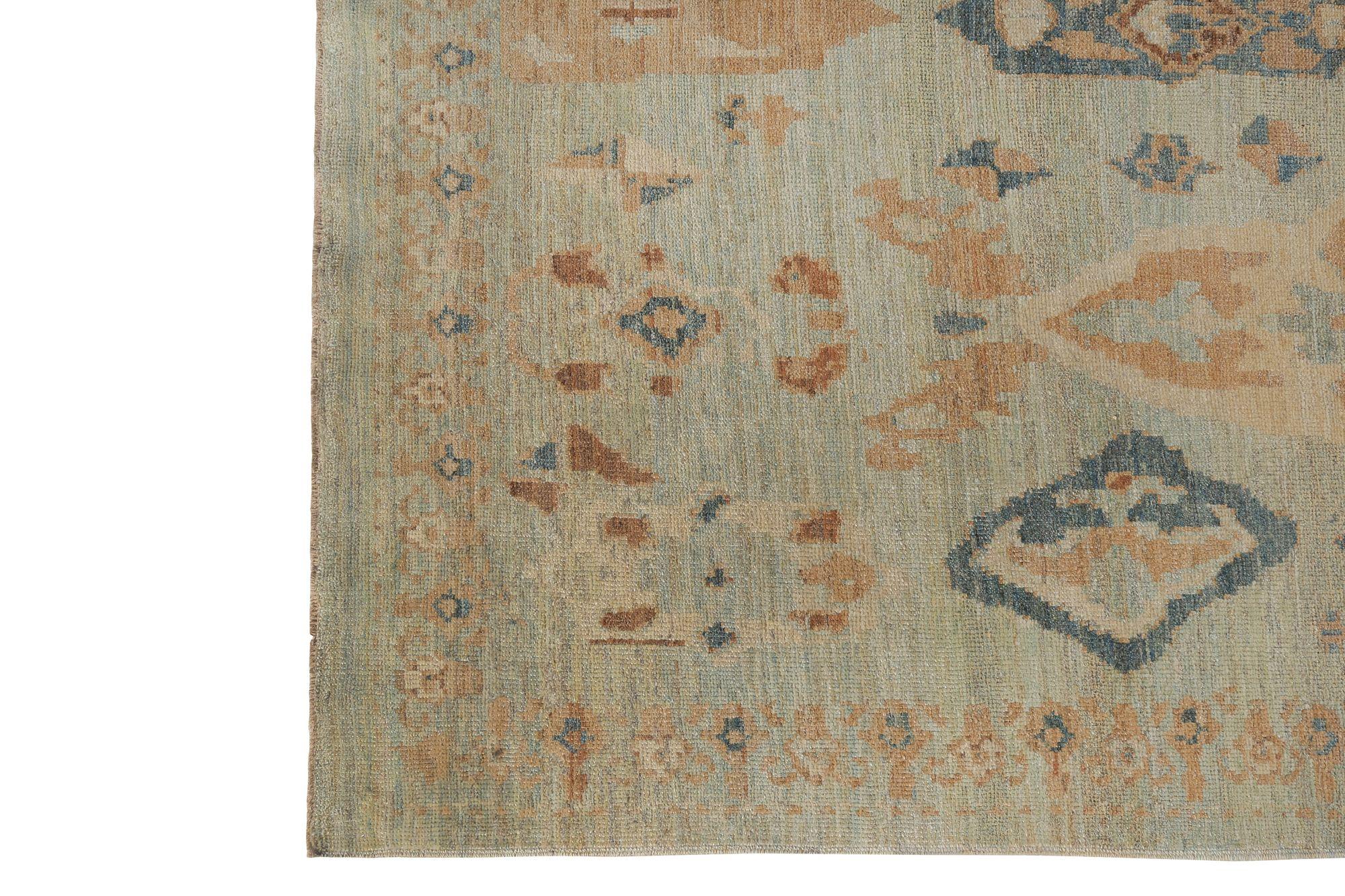 Découvrez l'élégance du tapis Sultanabad d'Afghanistan de Circa 1990. Conçu avec de la laine et du GreenLight Blue, ce design exclusif est parfait pour mettre en valeur votre espace.