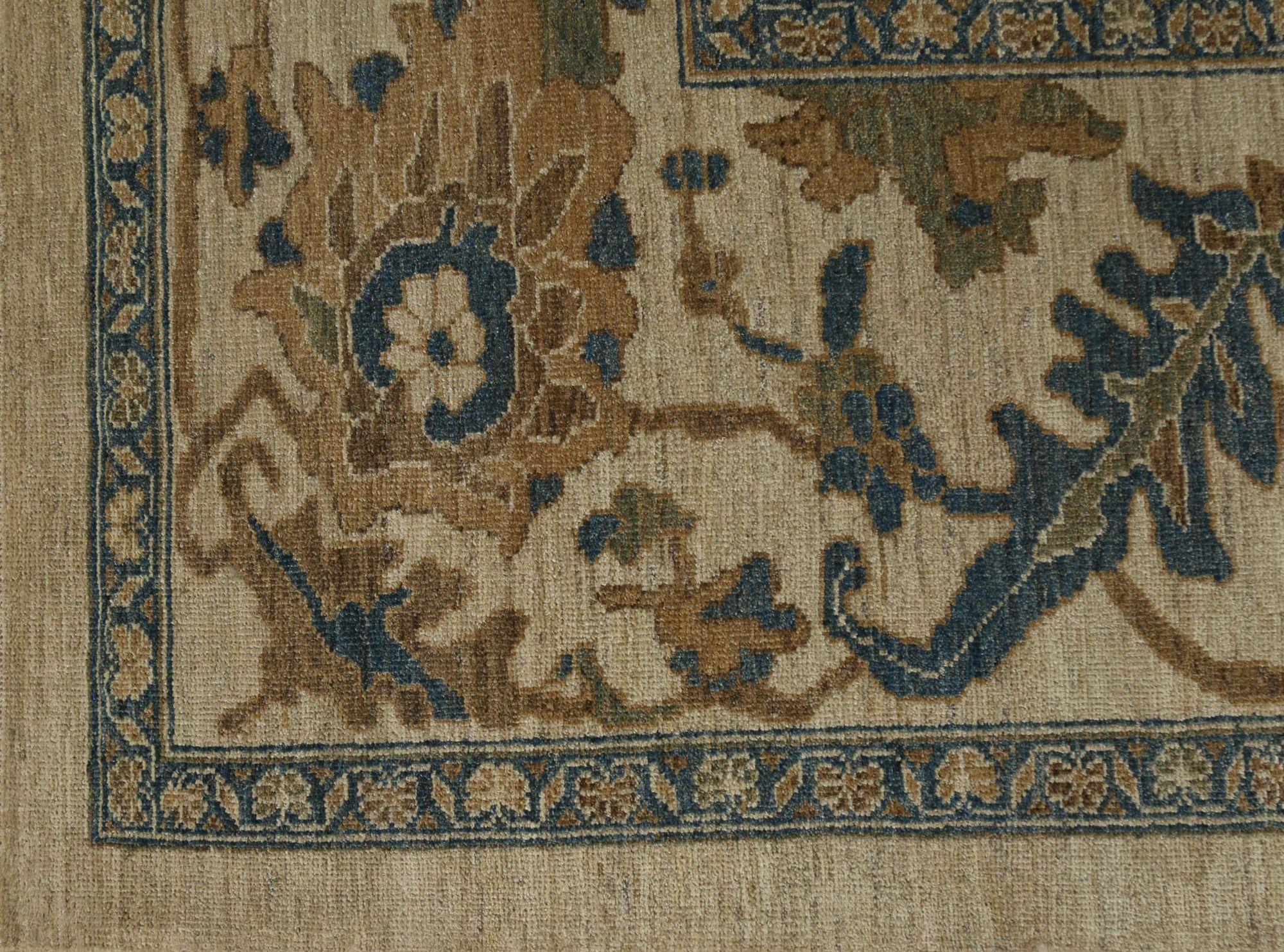 Entdecken Sie die Eleganz des afghanischen Sultanabad-Teppichs in Übergröße aus der Zeit um 1990. Dieses exklusive Design aus Wolle und Elfenbein ist perfekt, um Ihren Raum zu verschönern.