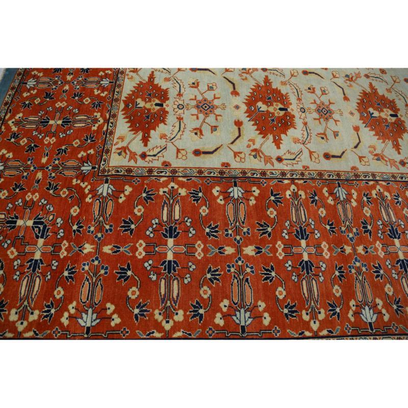 Scopri l'eleganza dell'Afghanistan Sultanabad Rugs, un tappeto over size del 1990. Progettato con lana e IvoryRed, questo design esclusivo è perfetto per valorizzare il tuo spazio.
