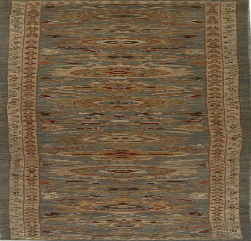 Scopri l'eleganza del Sultanabad Rugs dell'Afghanistan, caratterizzato da un tappeto runner del 1990 circa. Progettato con lana e blu-grigio, questo design esclusivo è perfetto per valorizzare il tuo spazio.