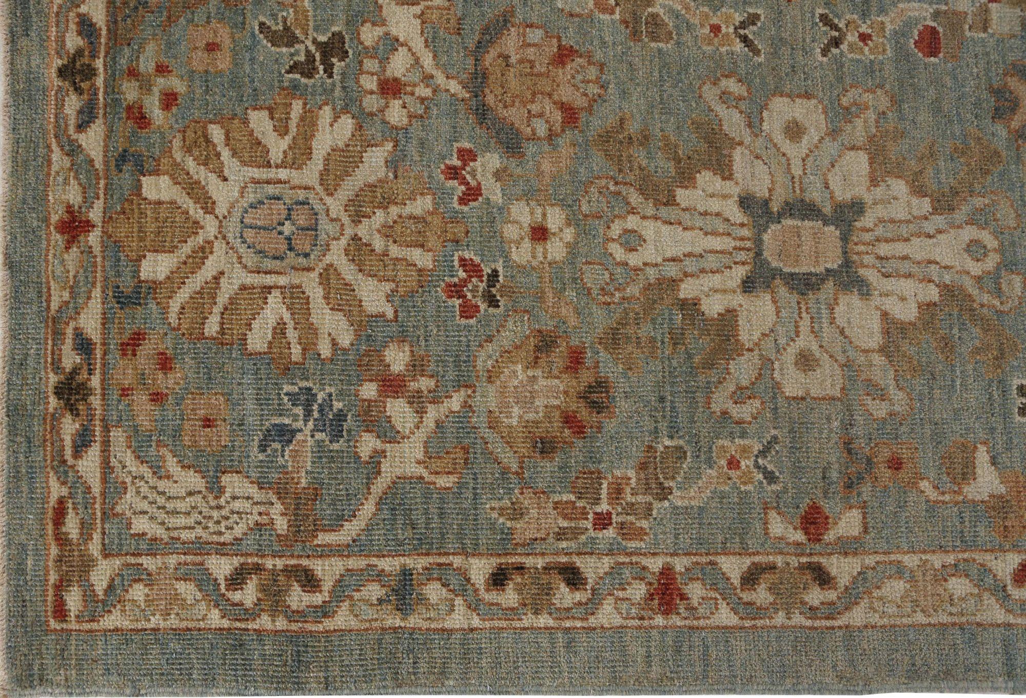 Entdecken Sie die Eleganz des afghanischen Sultanabad-Teppichs mit Läufer um 1990. Dieses exklusive Design aus Wolle und Grau ist perfekt, um Ihren Raum zu verschönern.