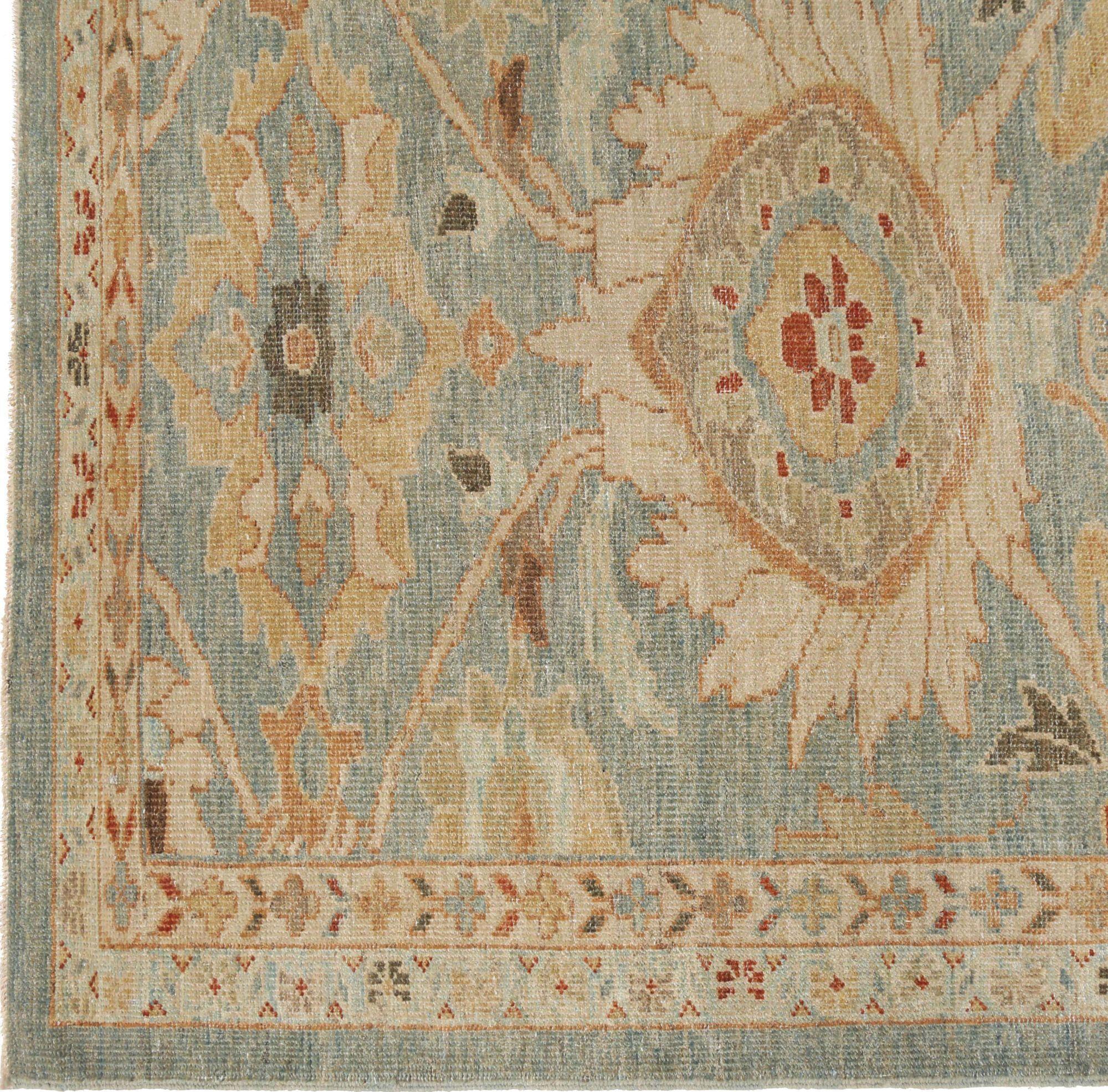 Entdecken Sie die Eleganz des afghanischen Sultanabad-Teppichs mit Läufer um 1990. Dieses exklusive Design aus Wolle und GrayGreen ist perfekt, um Ihren Raum zu verschönern.