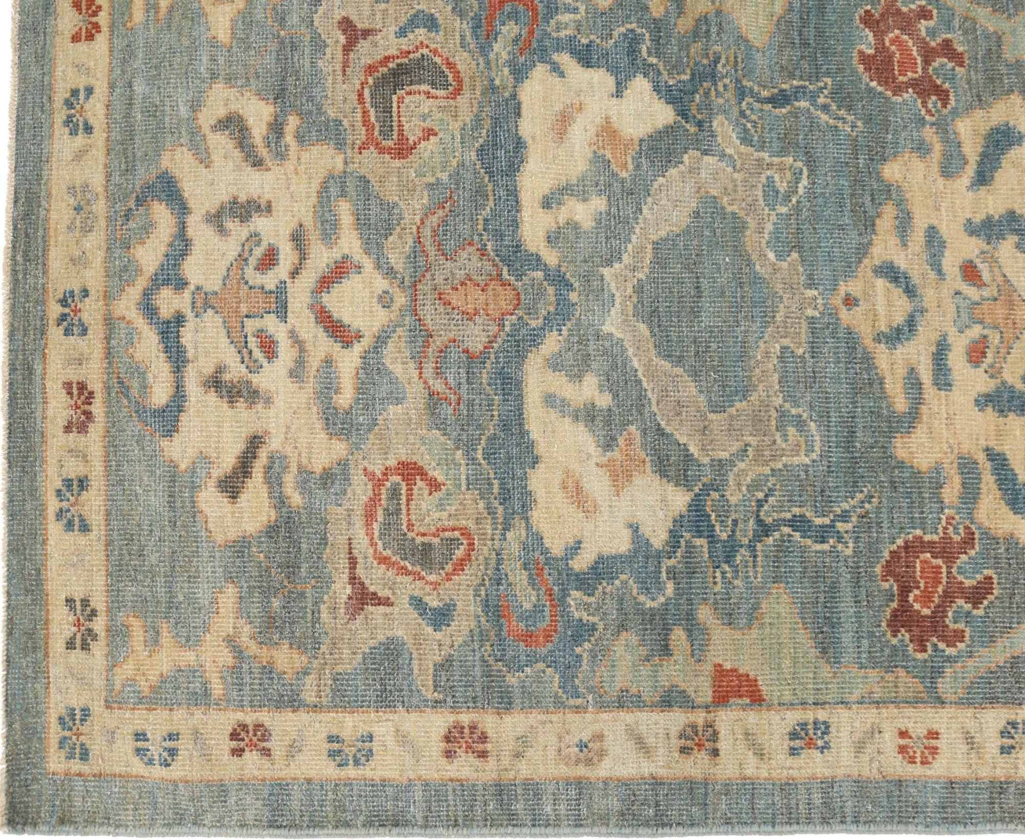 Découvrez l'élégance du tapis Sultanabad d'Afghanistan, qui présente un chemin de roulement, datant de 1990. Conçu avec de la laine et du Design/One, ce design exclusif est parfait pour mettre en valeur votre espace.