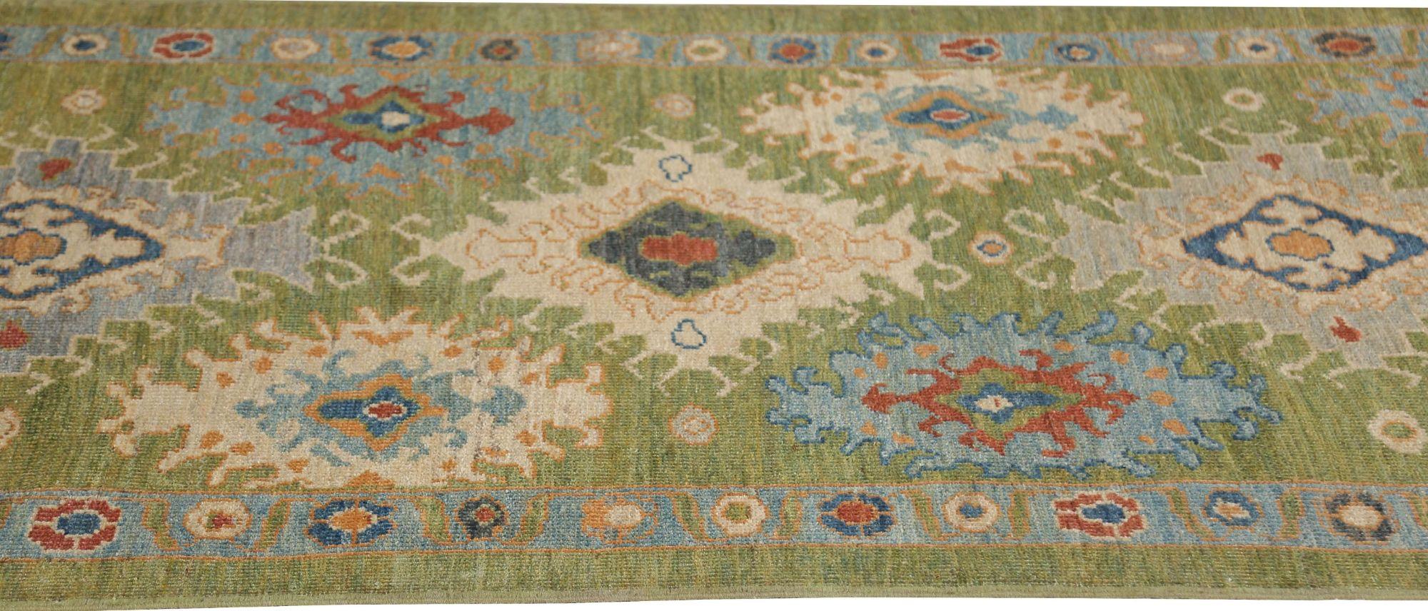 Sultanabad-Läufer aus Afghanistan in Sultanabad - Wolle in Grün mit grünem Design - 95823 im Zustand „Hervorragend“ im Angebot in Dallas, TX