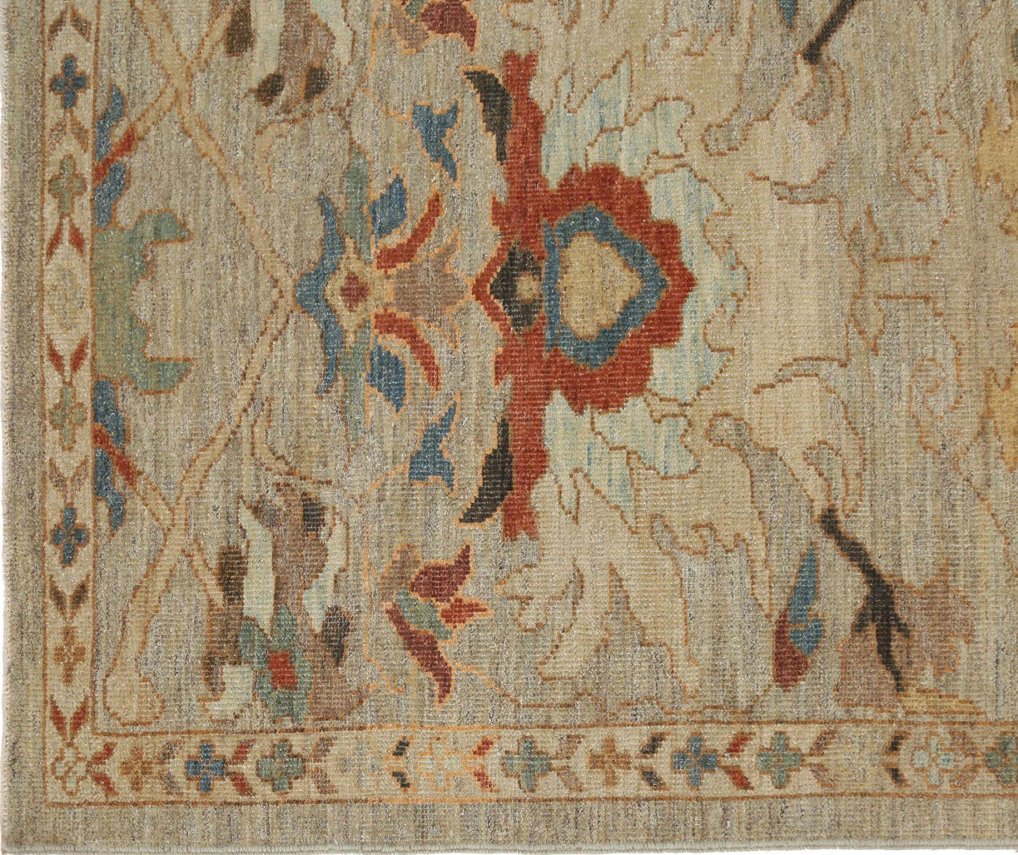Entdecken Sie die Eleganz des afghanischen Sultanabad-Teppichs mit Läufer um 1990. Dieses exklusive Design aus Wolle und GreenIvoryTaupe ist perfekt, um Ihren Raum zu verschönern.