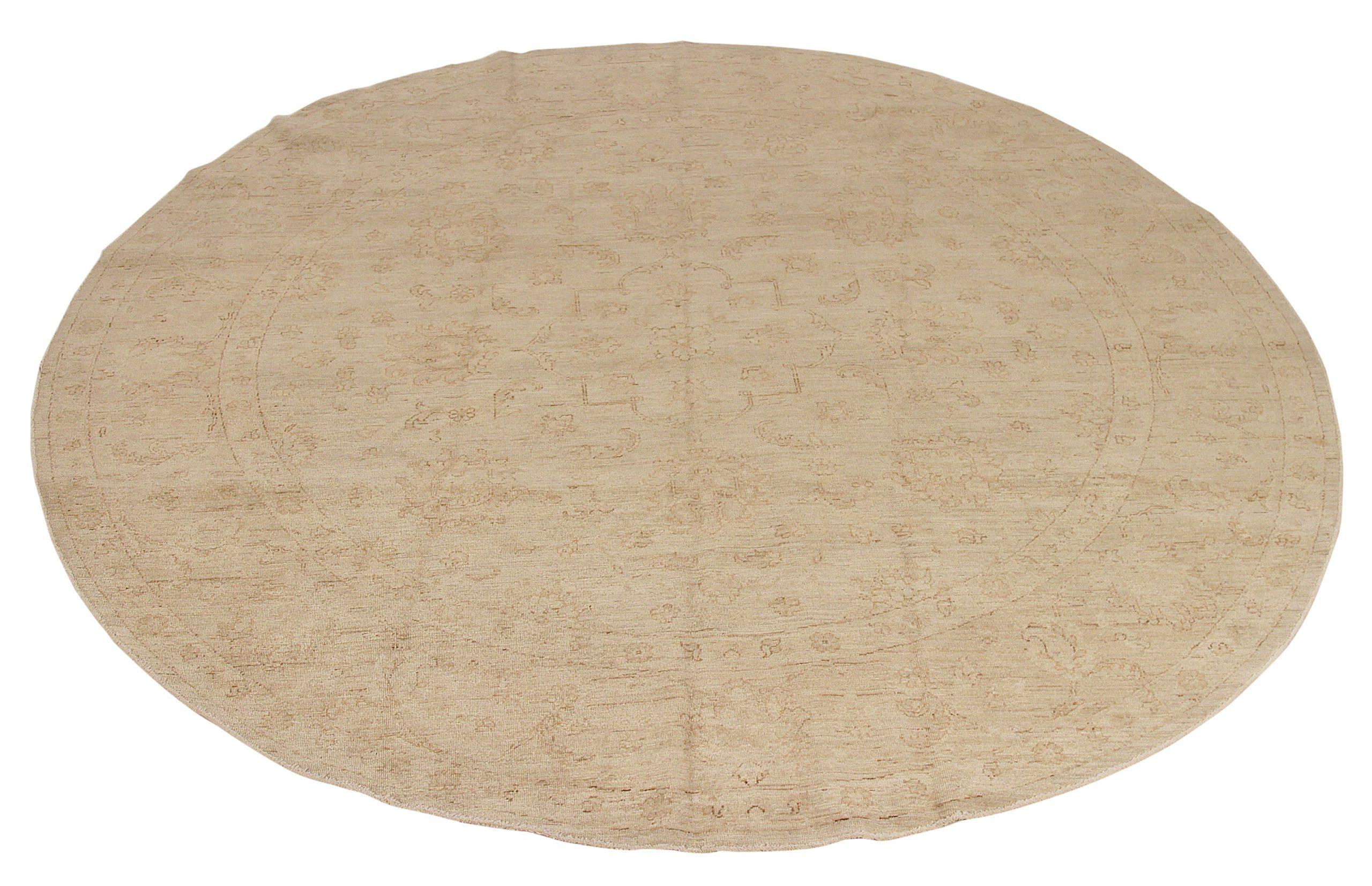 Entdecken Sie die Eleganz von Afghanistan Tabriz mit dem Area Rug (Round) von Circa 1990. Dieses exklusive Design aus Wolle und IvoryTaupe ist perfekt, um Ihren Raum zu verschönern.